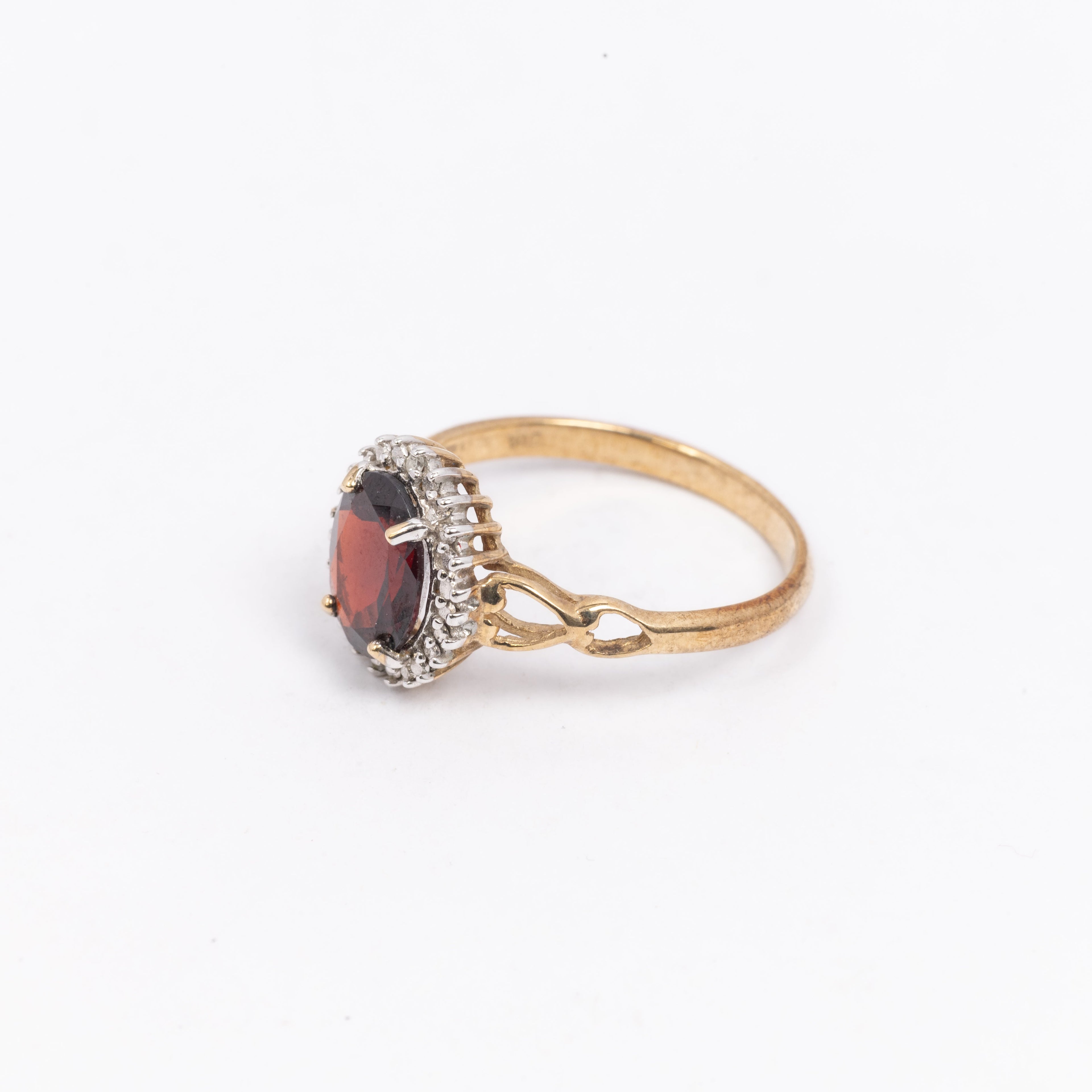 Ladies Garnet Solitaire