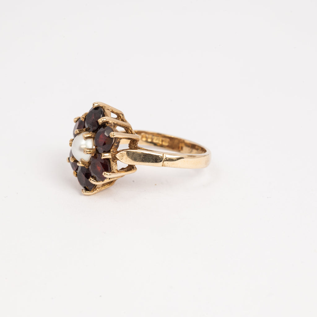 Ladies Garnet & Pearl Ring