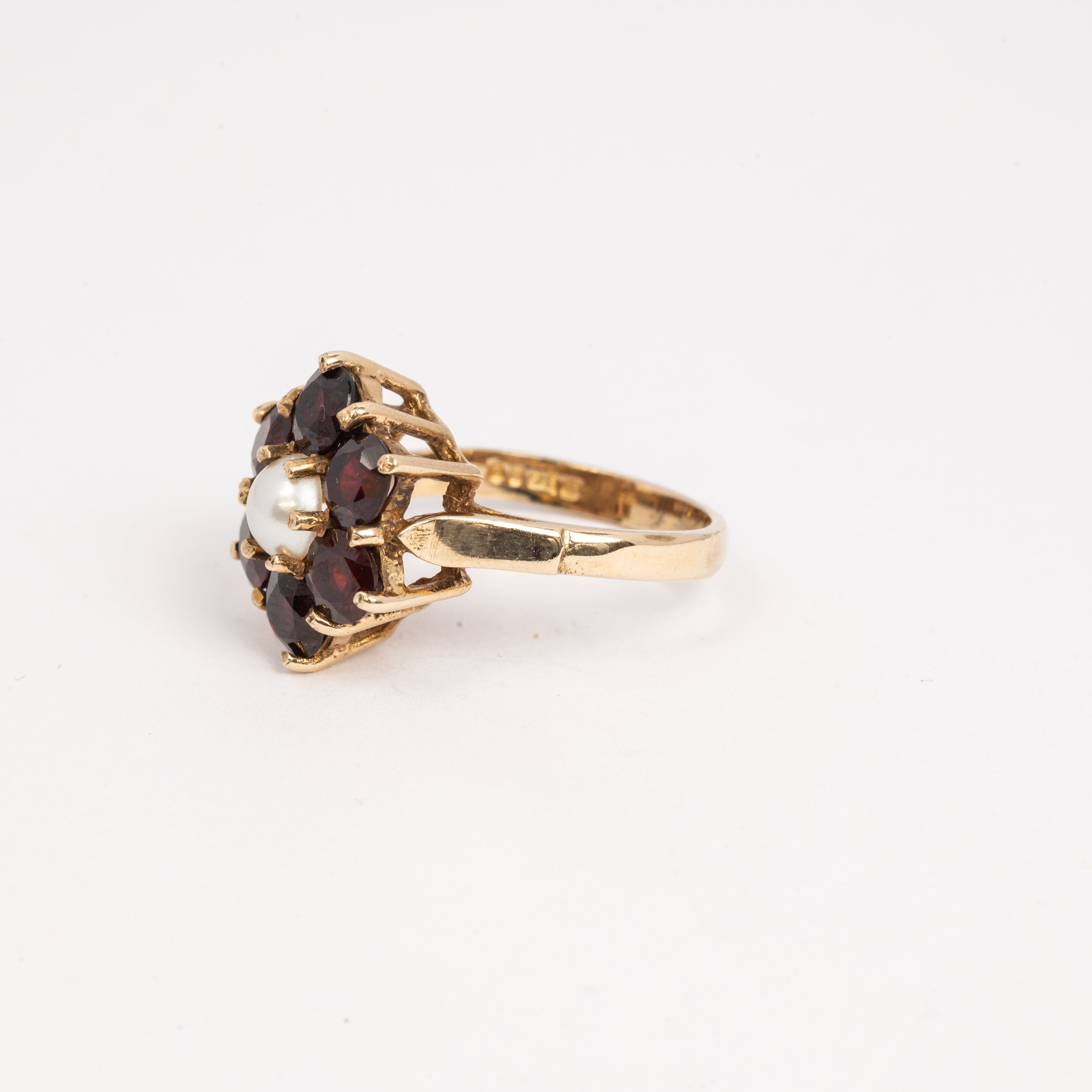 Ladies Garnet & Pearl Ring