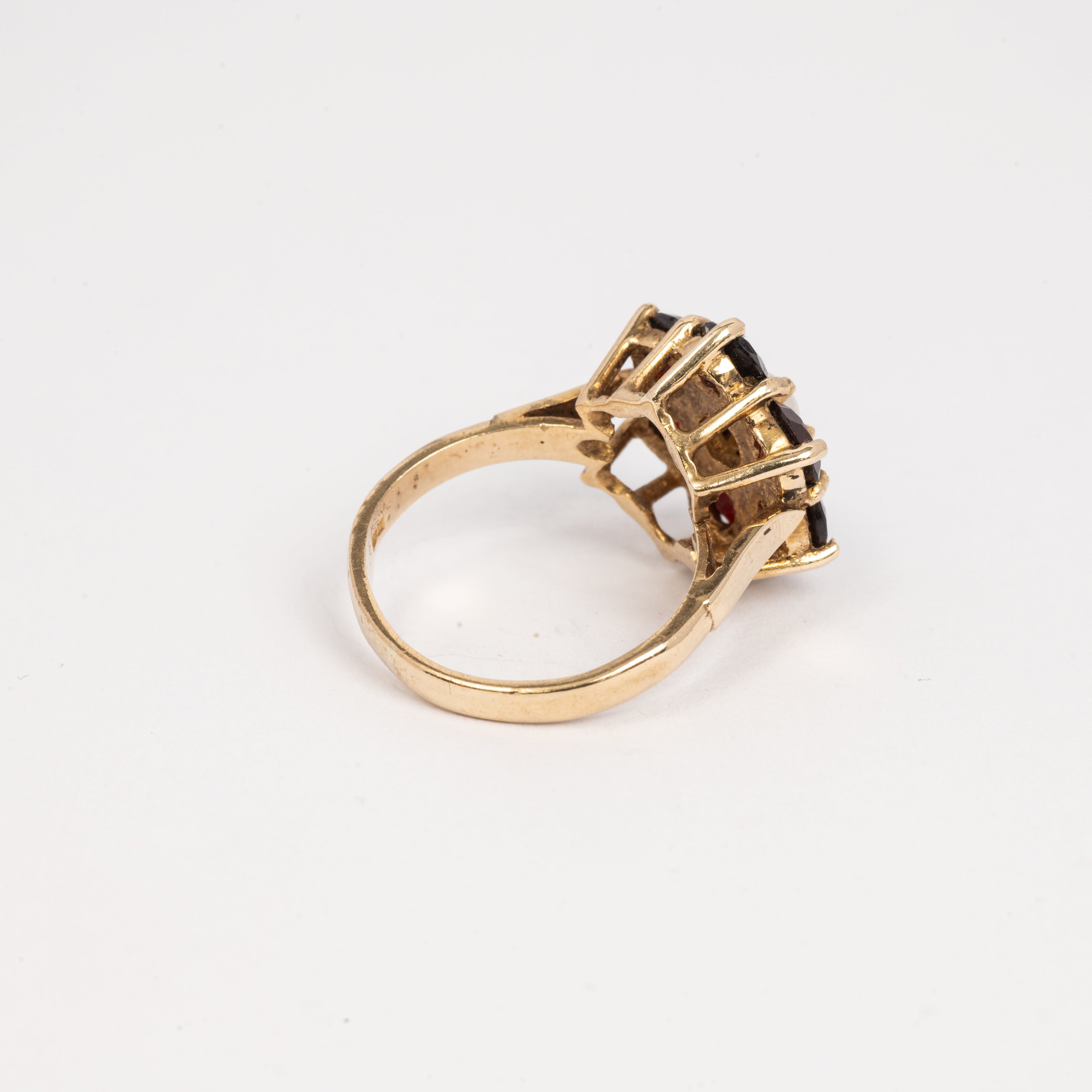 Ladies Garnet & Pearl Ring