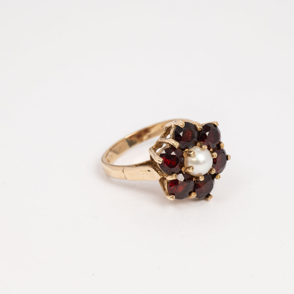 Ladies Garnet & Pearl Ring