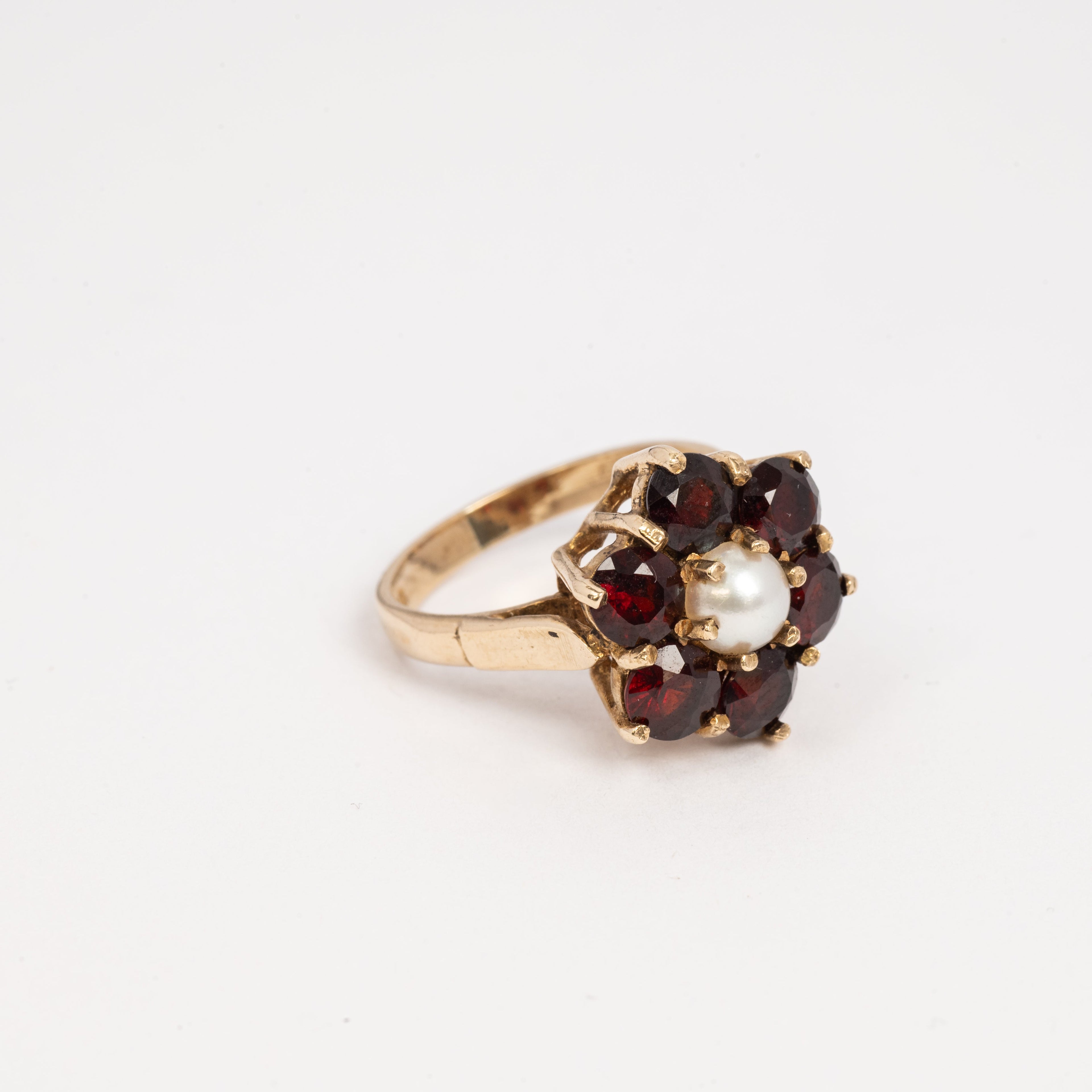 Ladies Garnet & Pearl Ring