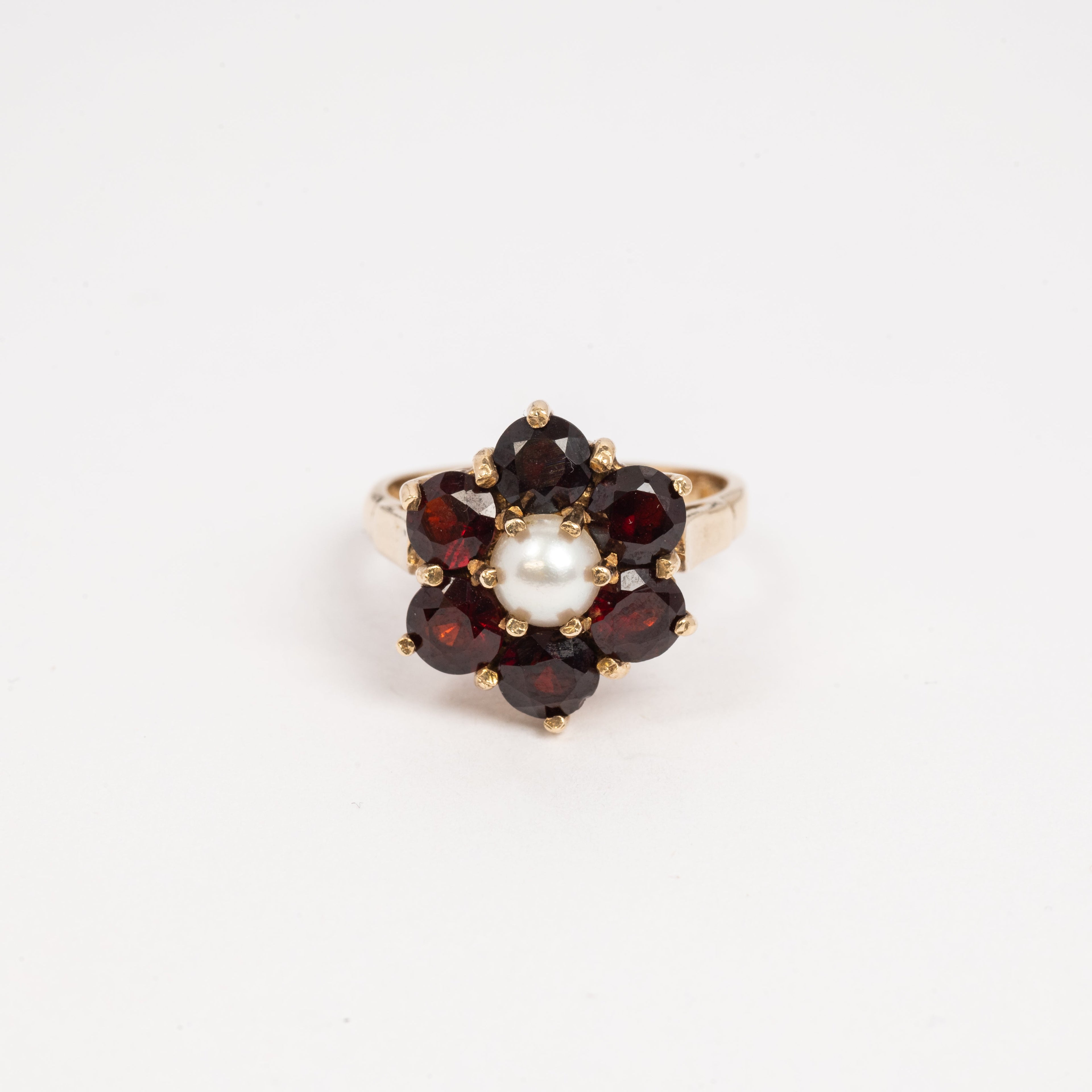 Ladies Garnet & Pearl Ring