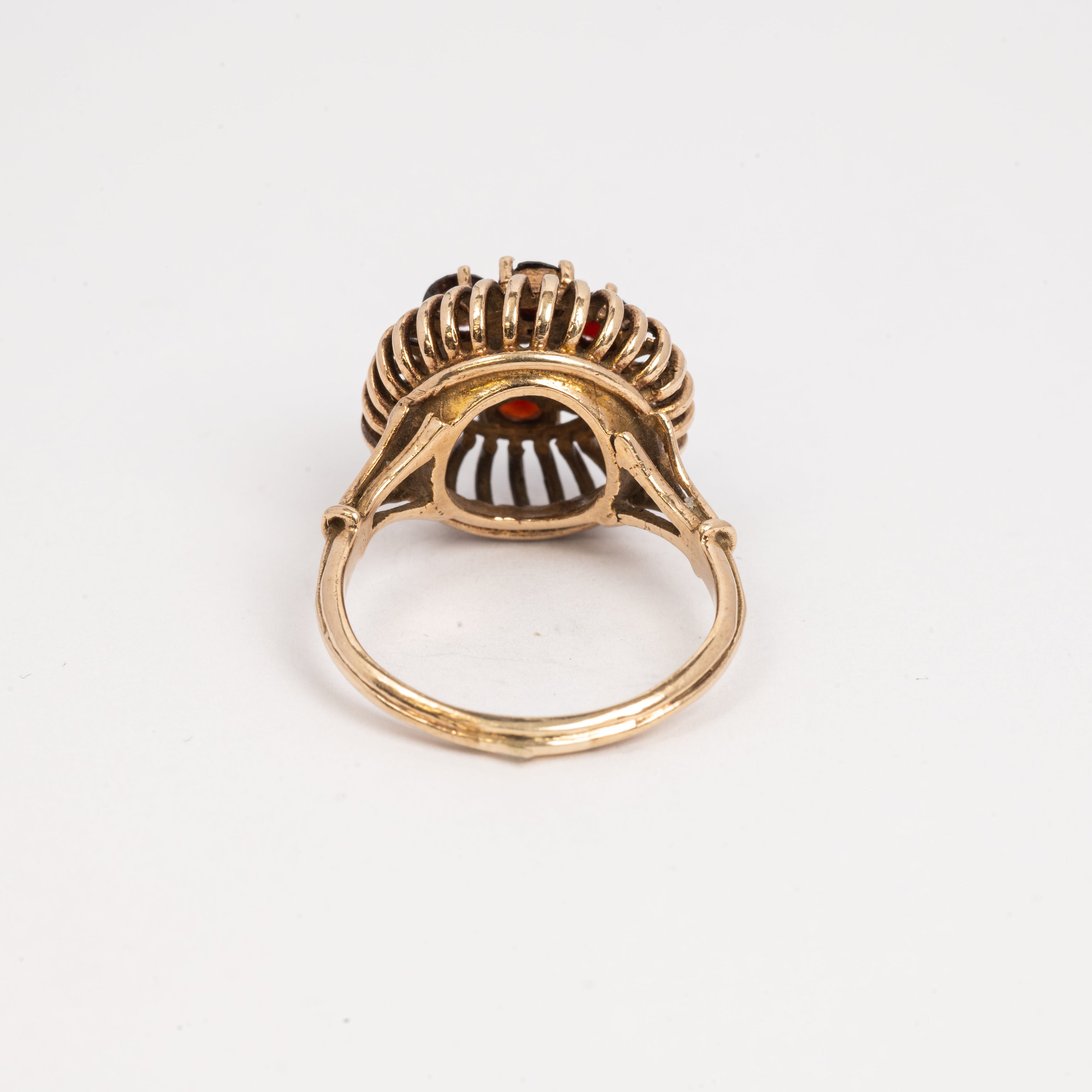 Ladies Raised Garnet Ring
