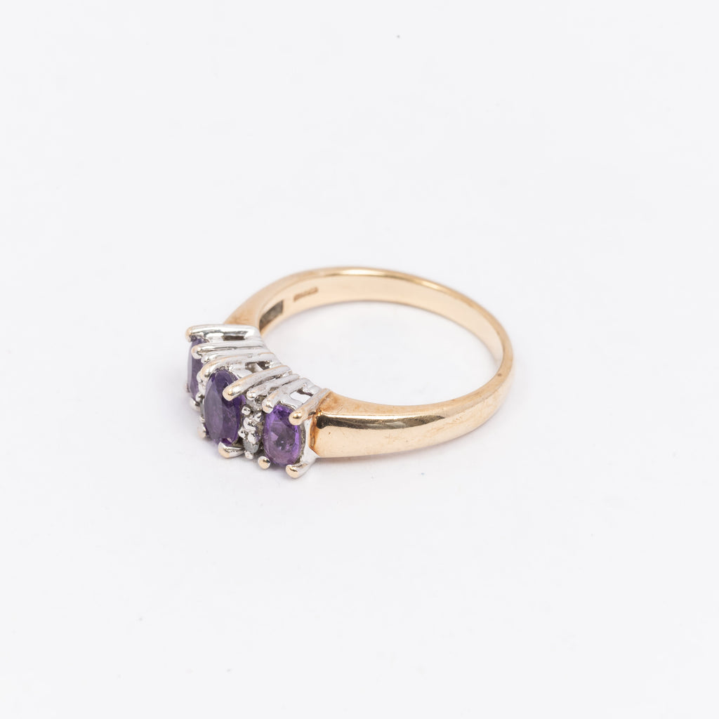Ladies Amethyst & Diamond RIng