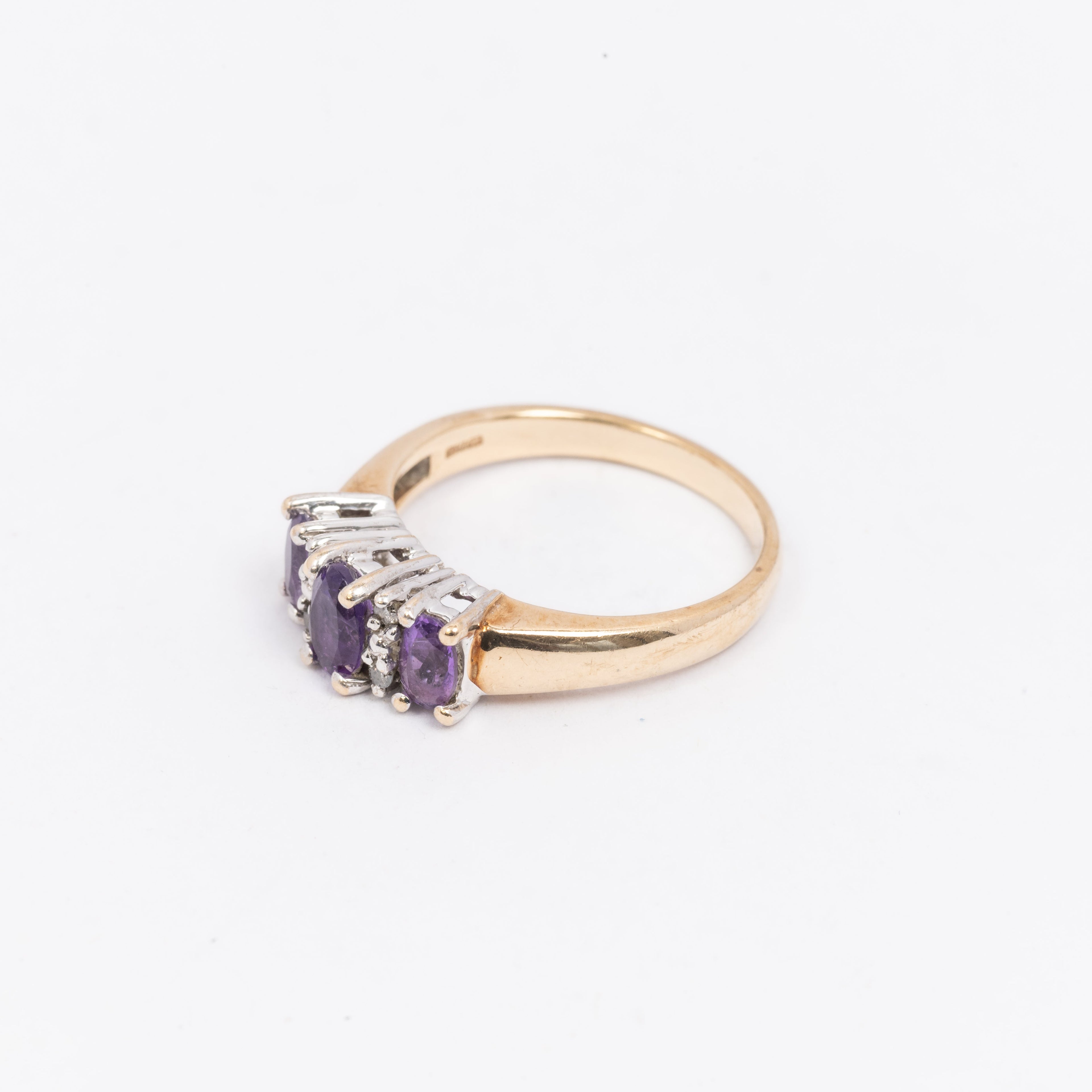 Ladies Amethyst & Diamond RIng