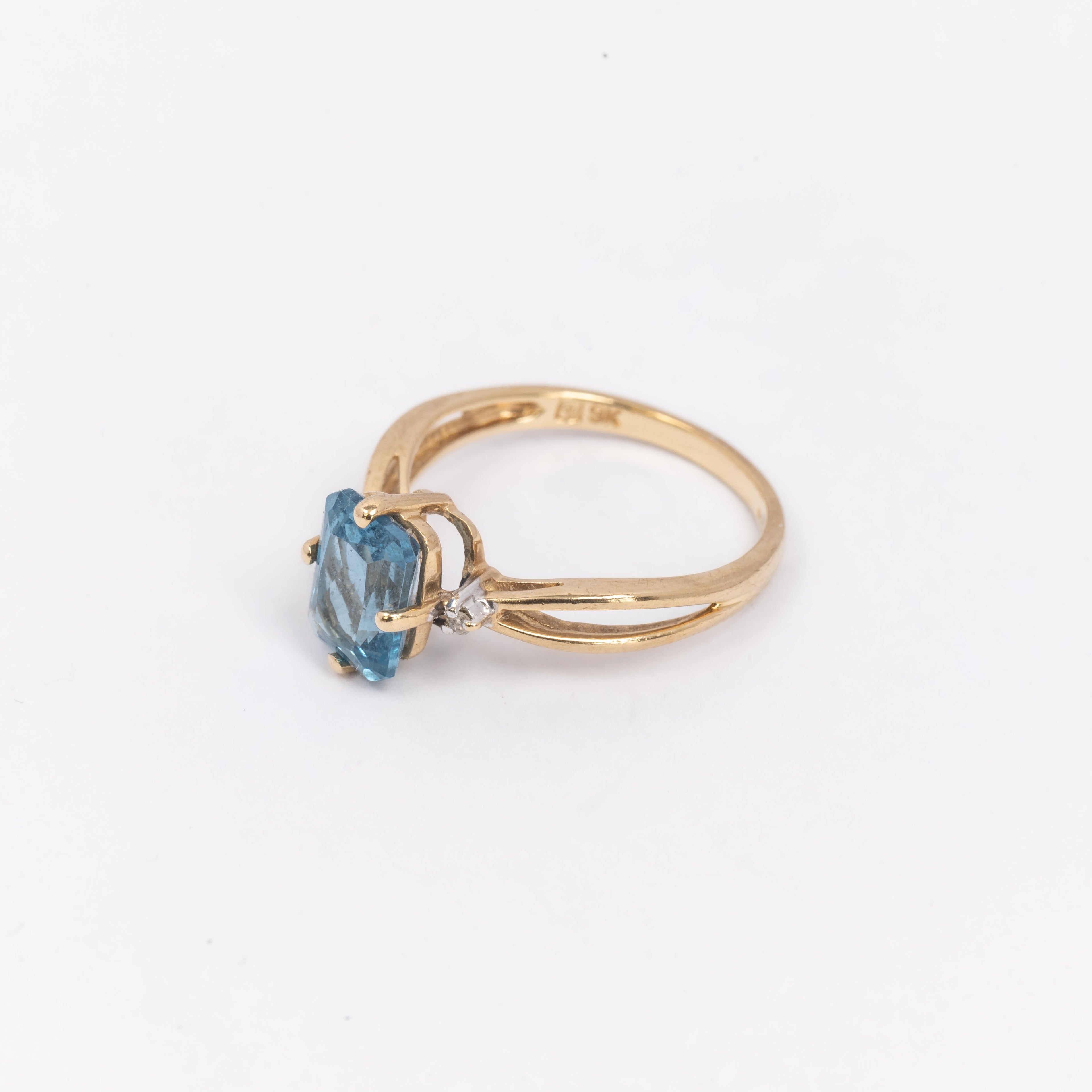 Ladies Blur Topaz Ring