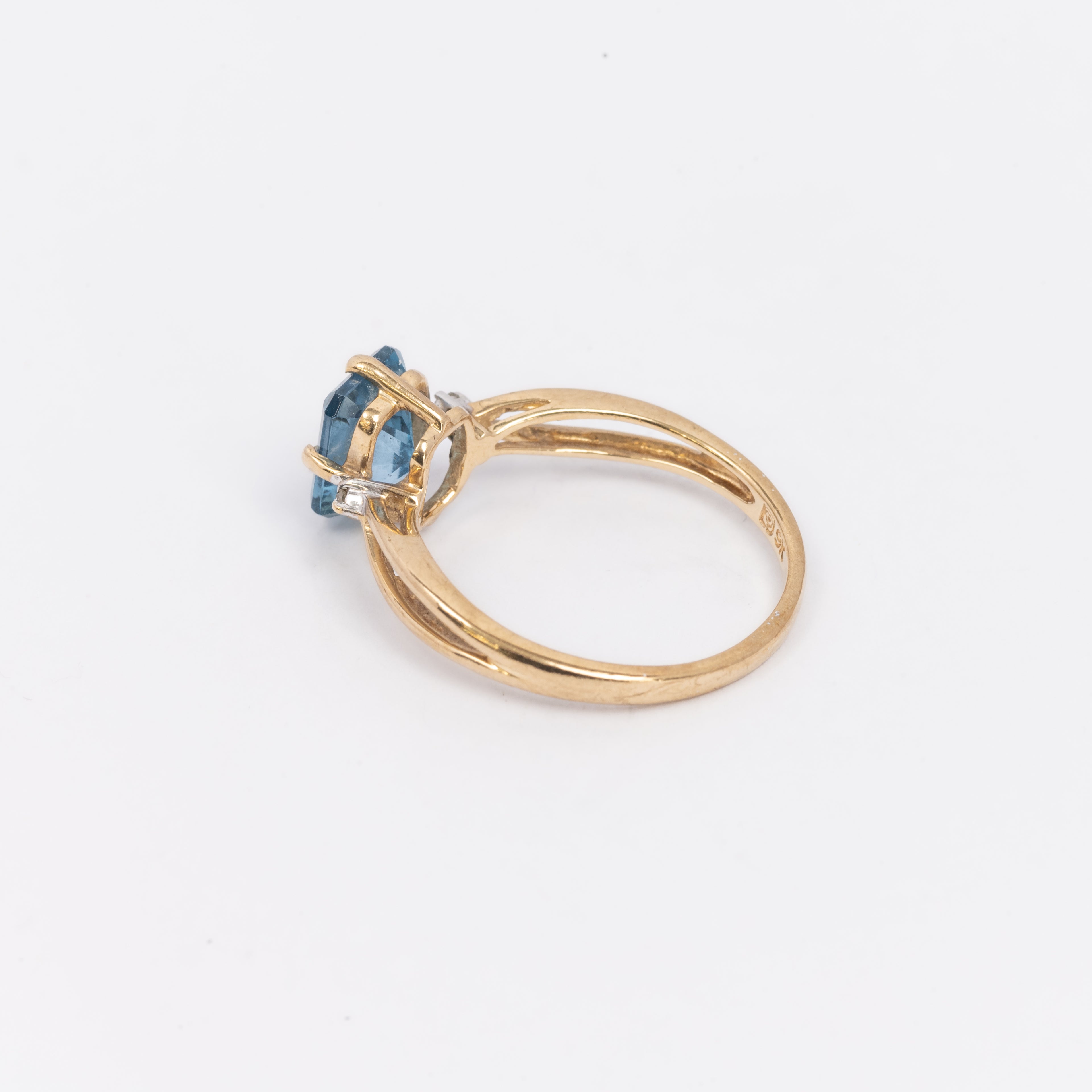 Ladies Blue Topaz Ring