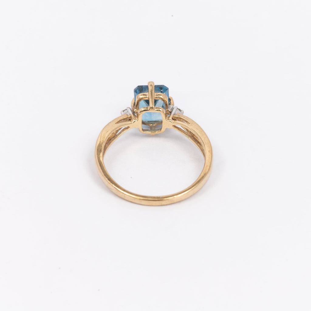 Ladies Blur Topaz Ring