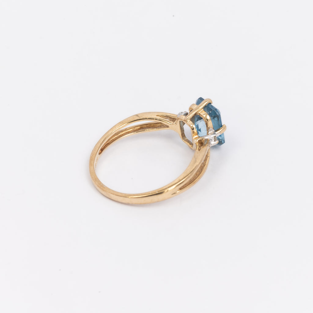 Ladies Blue Topaz Ring