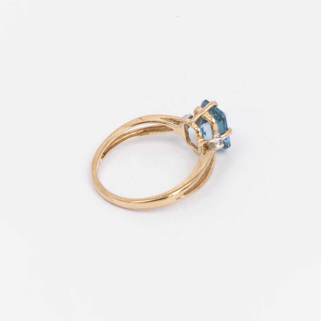 Ladies Blur Topaz Ring