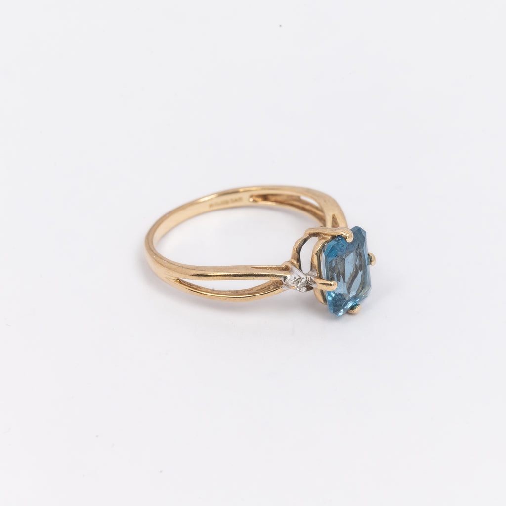 Ladies Blue Topaz Ring
