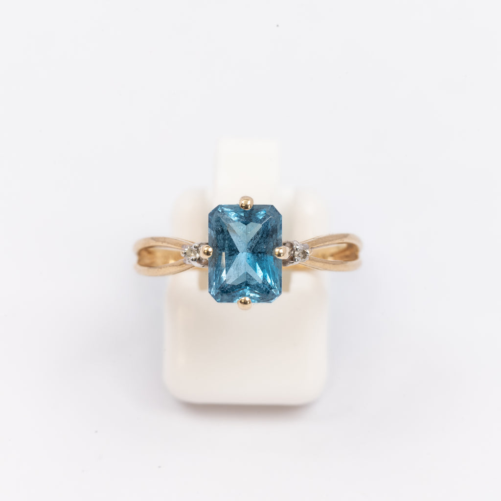 Ladies Blue Topaz Ring