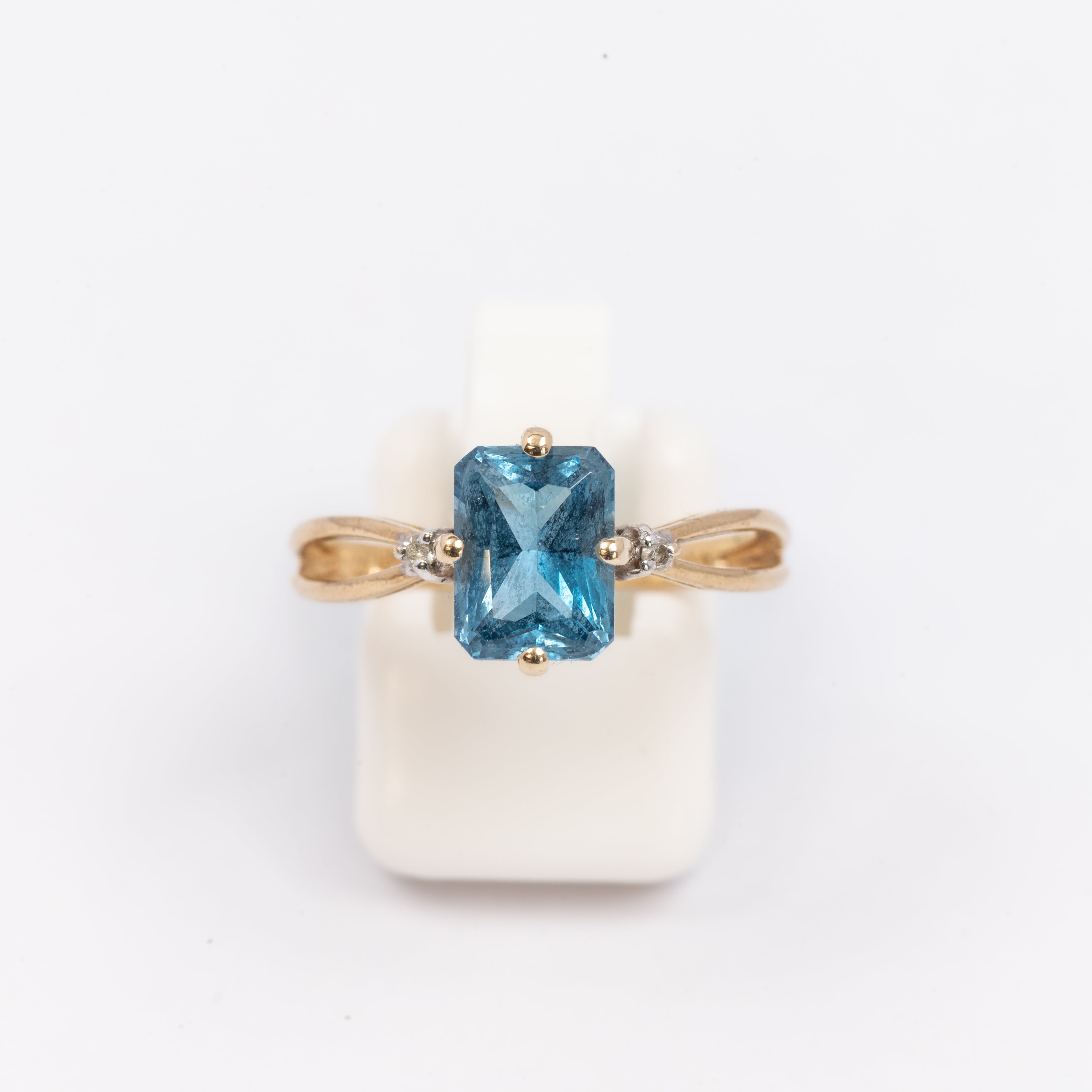 Ladies Blue Topaz Ring