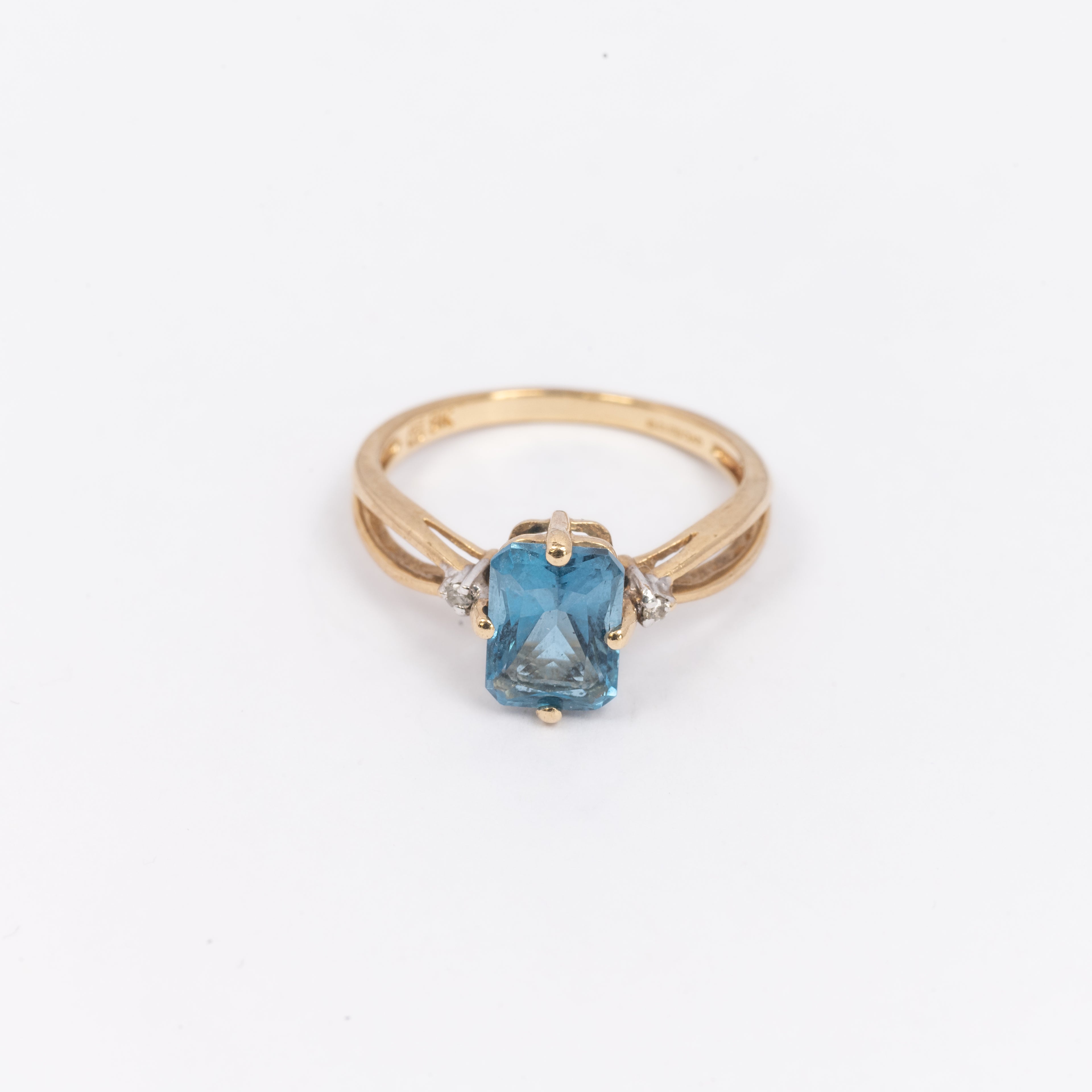 Ladies Blue Topaz Ring