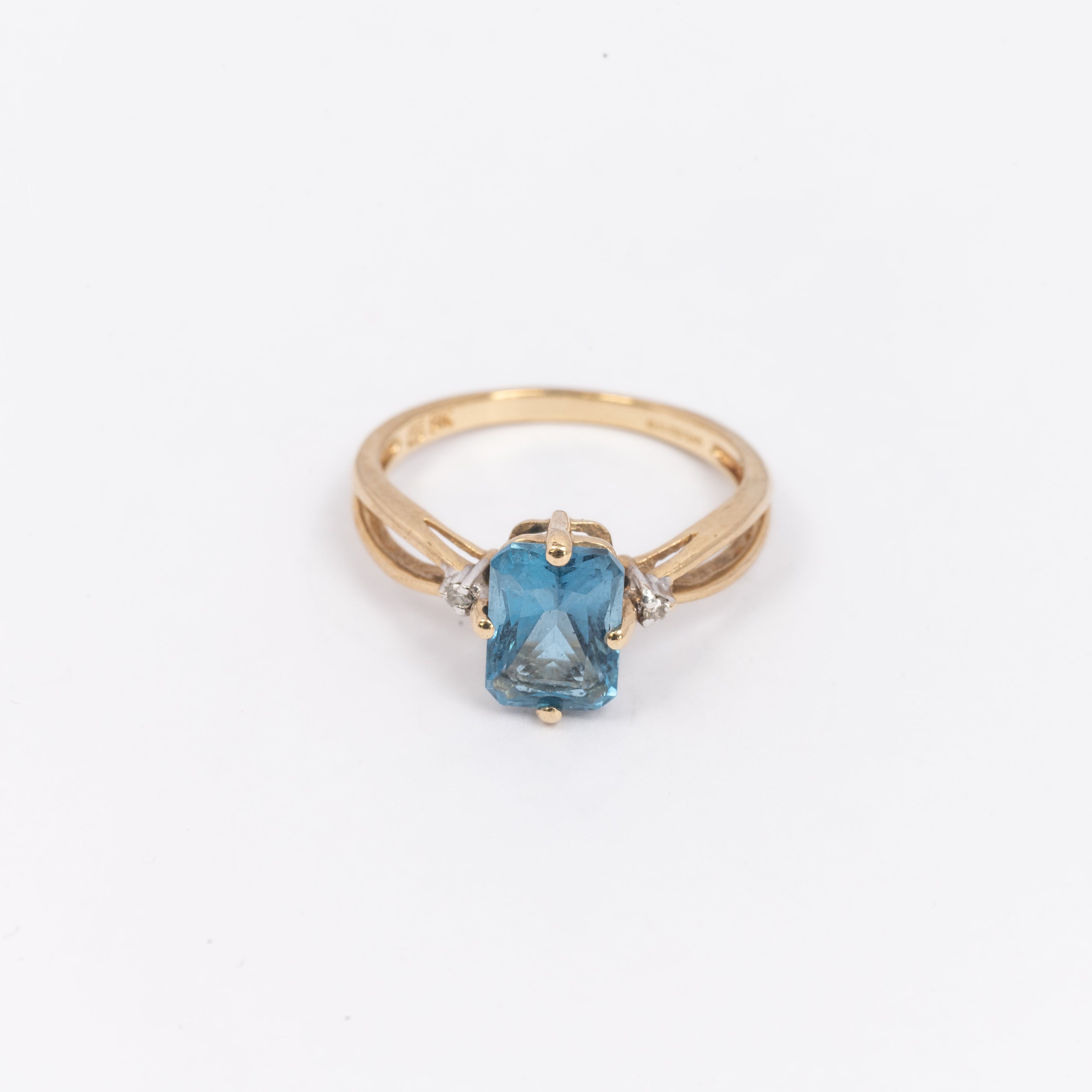 Ladies Blur Topaz Ring