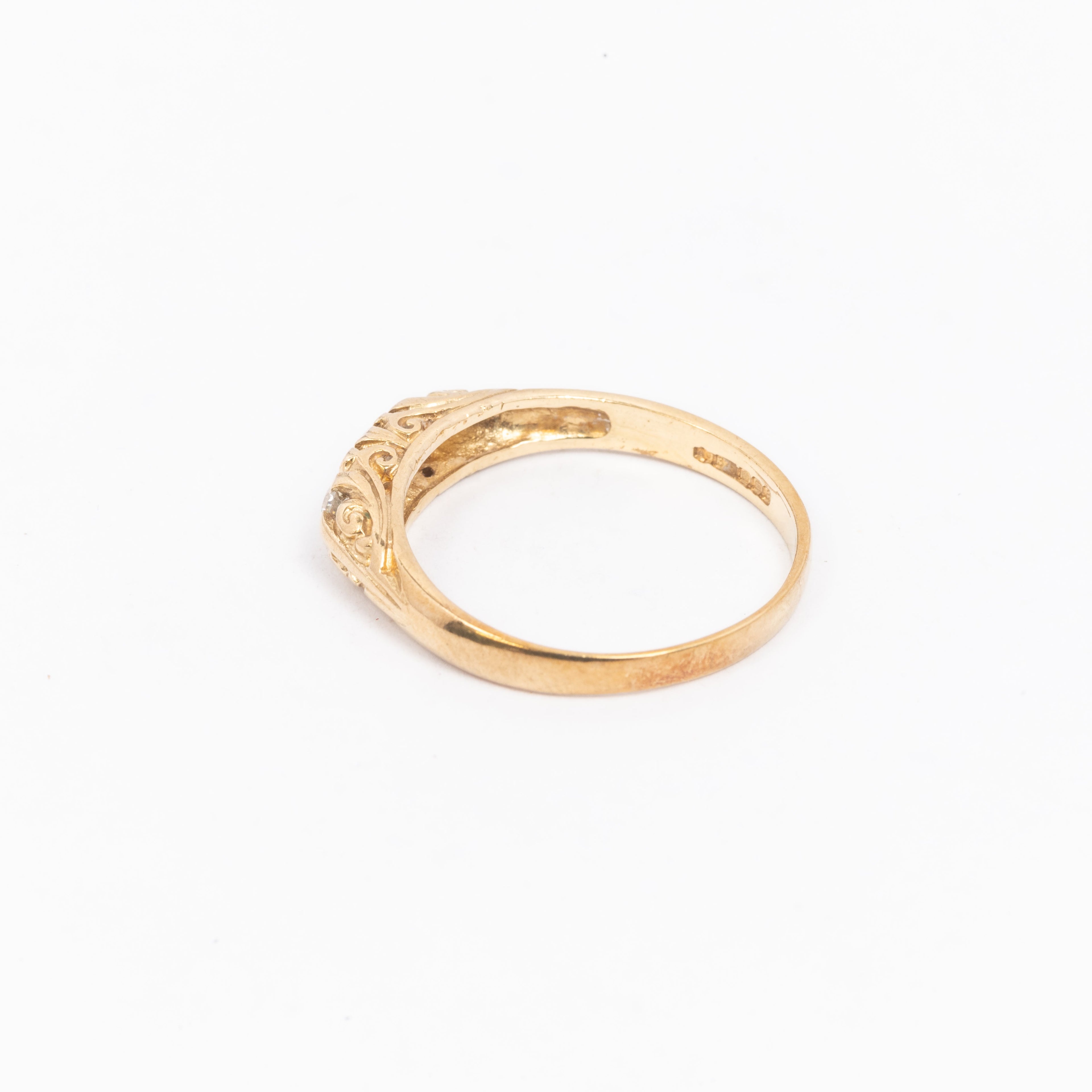 Ladies 3 Stone Engraved Ring