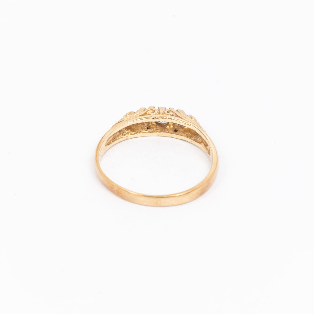 Ladies 3 Stone Engraved Ring