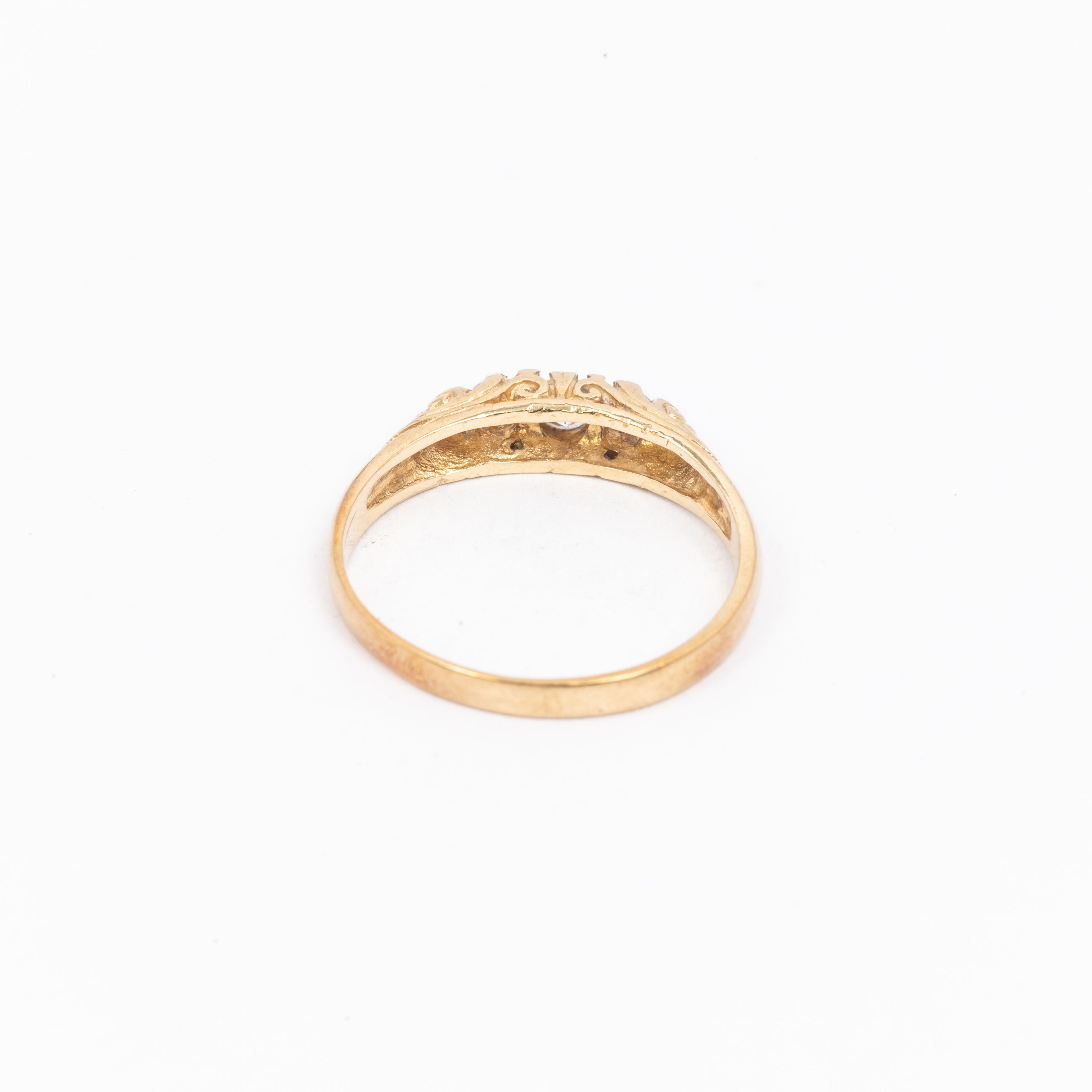 Ladies 3 Stone Engraved Ring