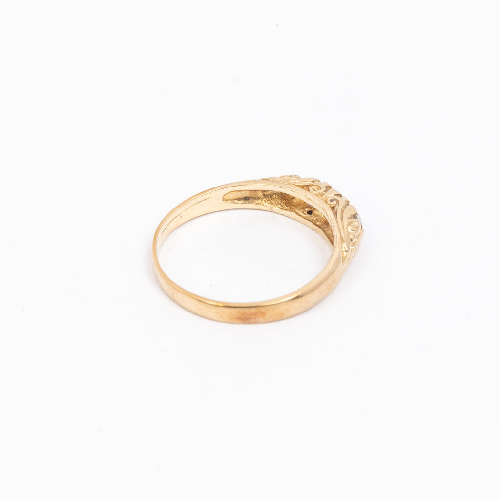 Ladies 3 Stone Engraved Ring