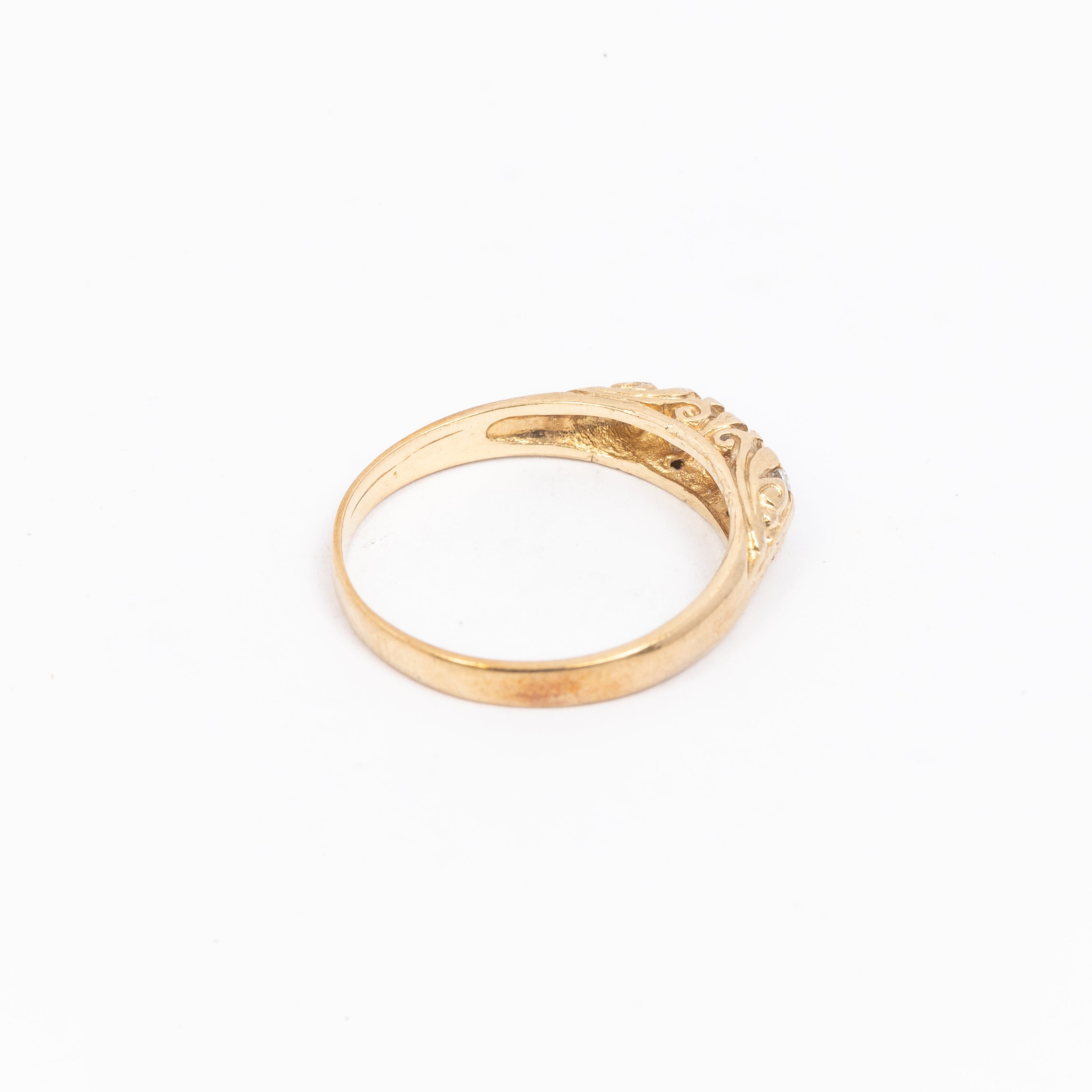 Ladies 3 Stone Engraved Ring