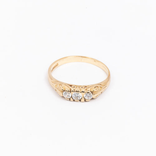 Ladies 3 Stone Engraved Ring