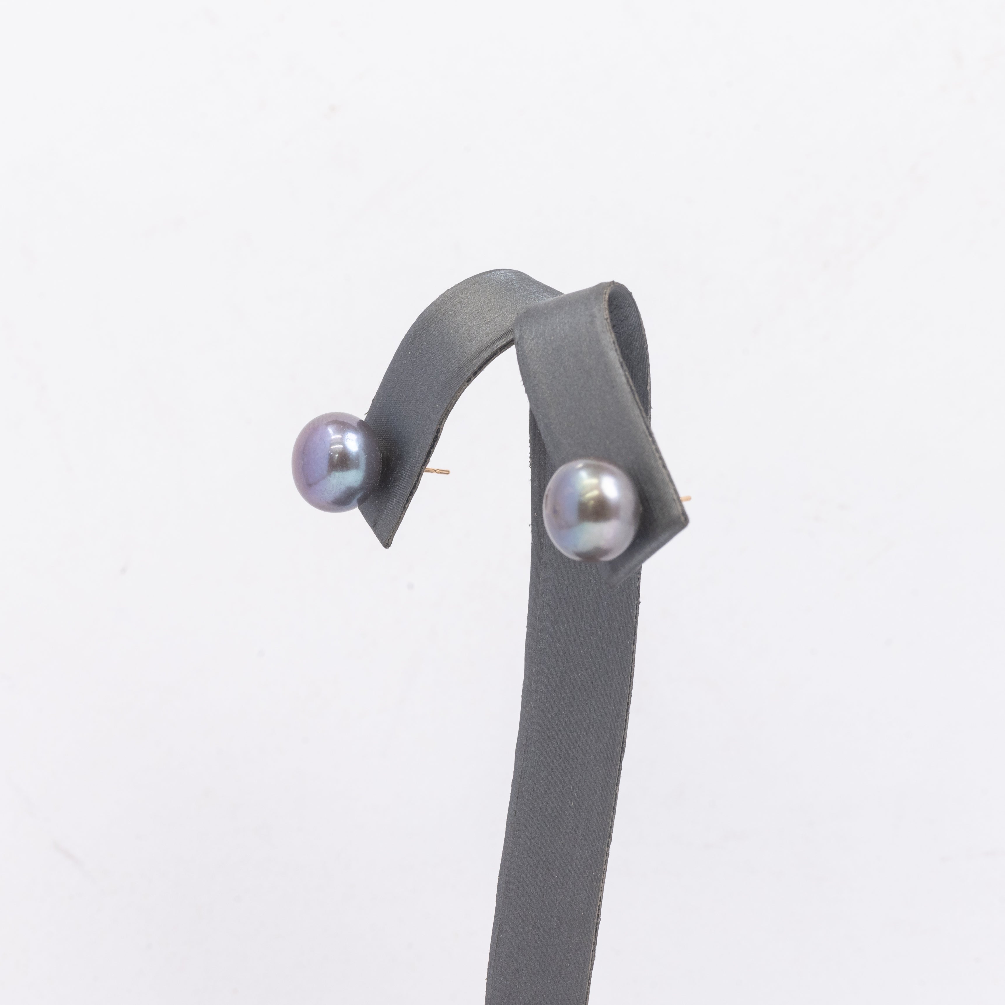 Ladies Round Pearl Earrings
