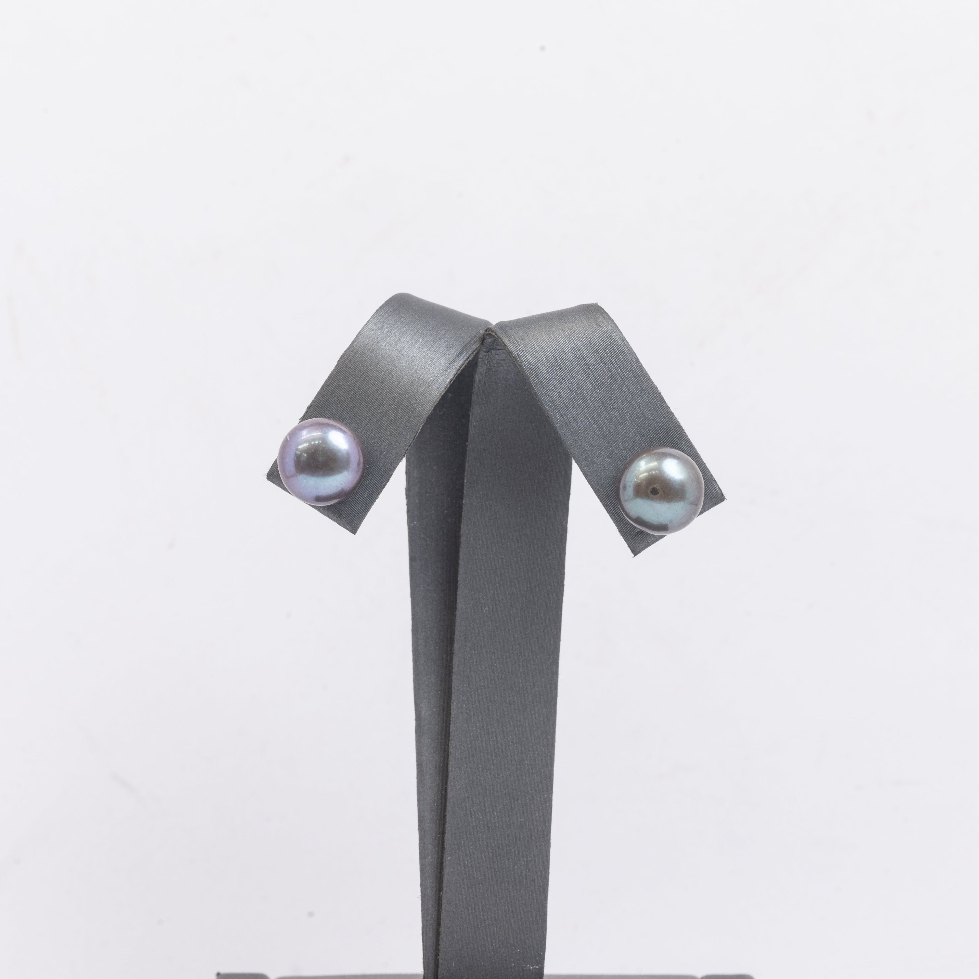 Ladies Round Pearl Earrings