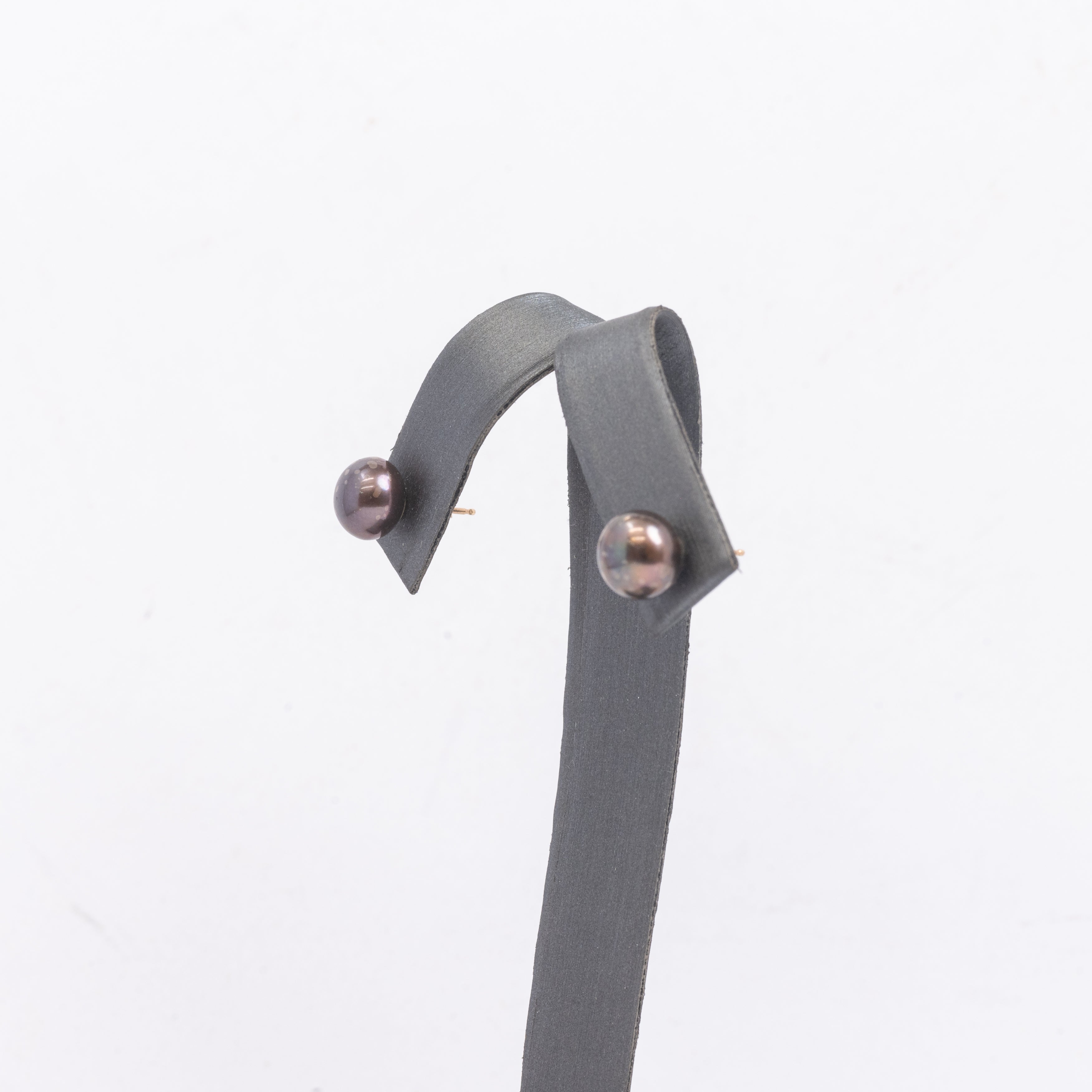 Ladies Round Pearl Earrings