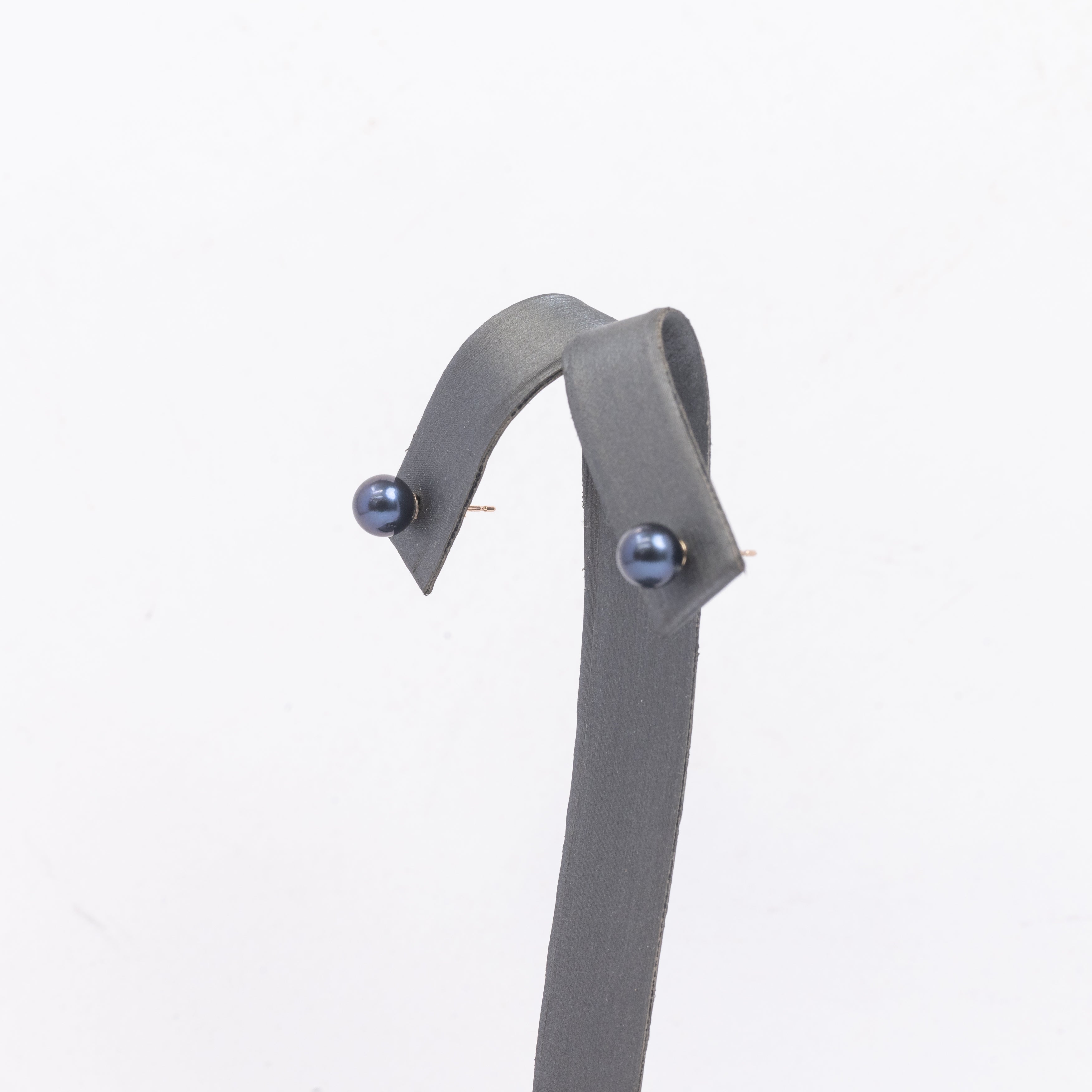 Ladies Blue Round Pearls