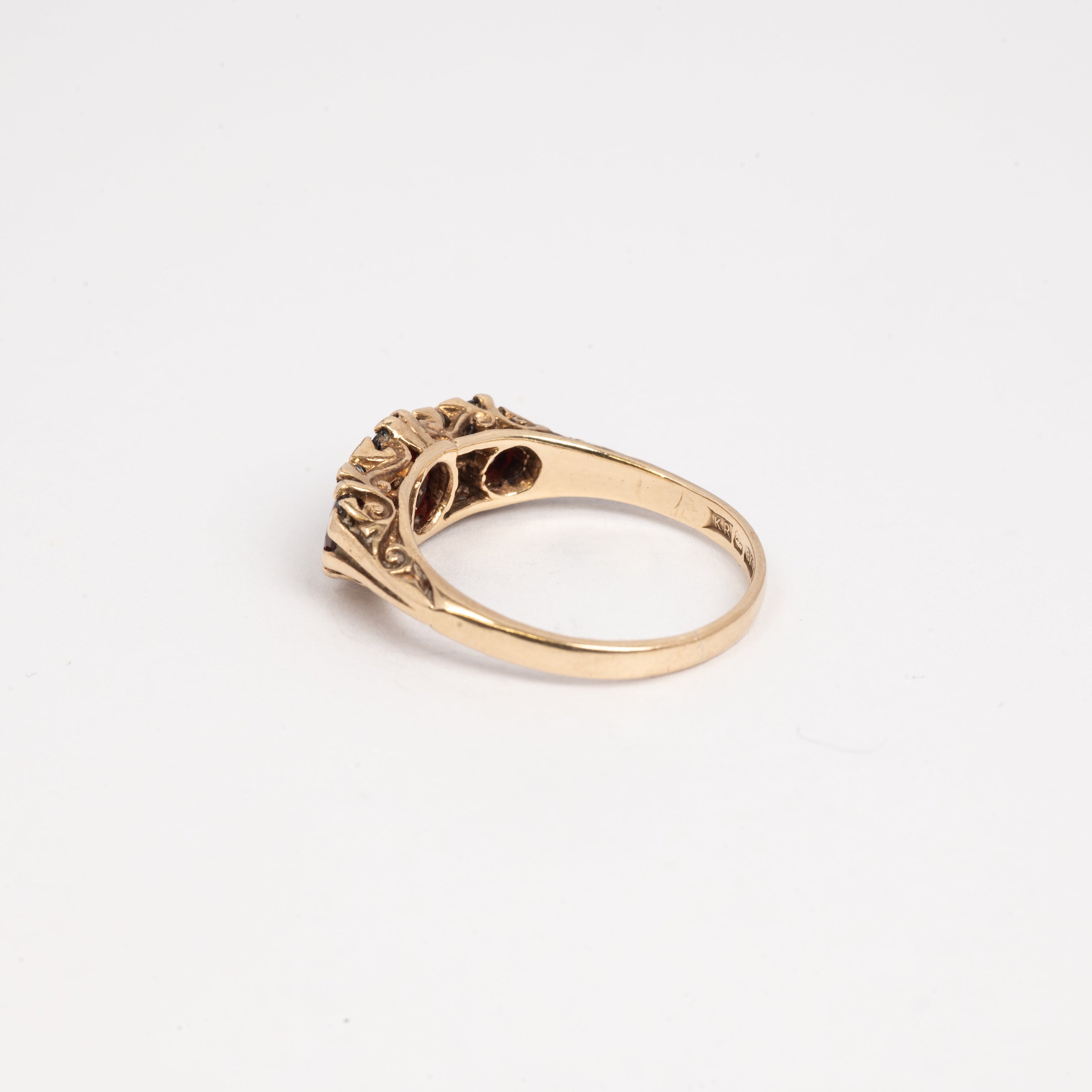 Ladies 3 Stone Garnet & Diamond Ring