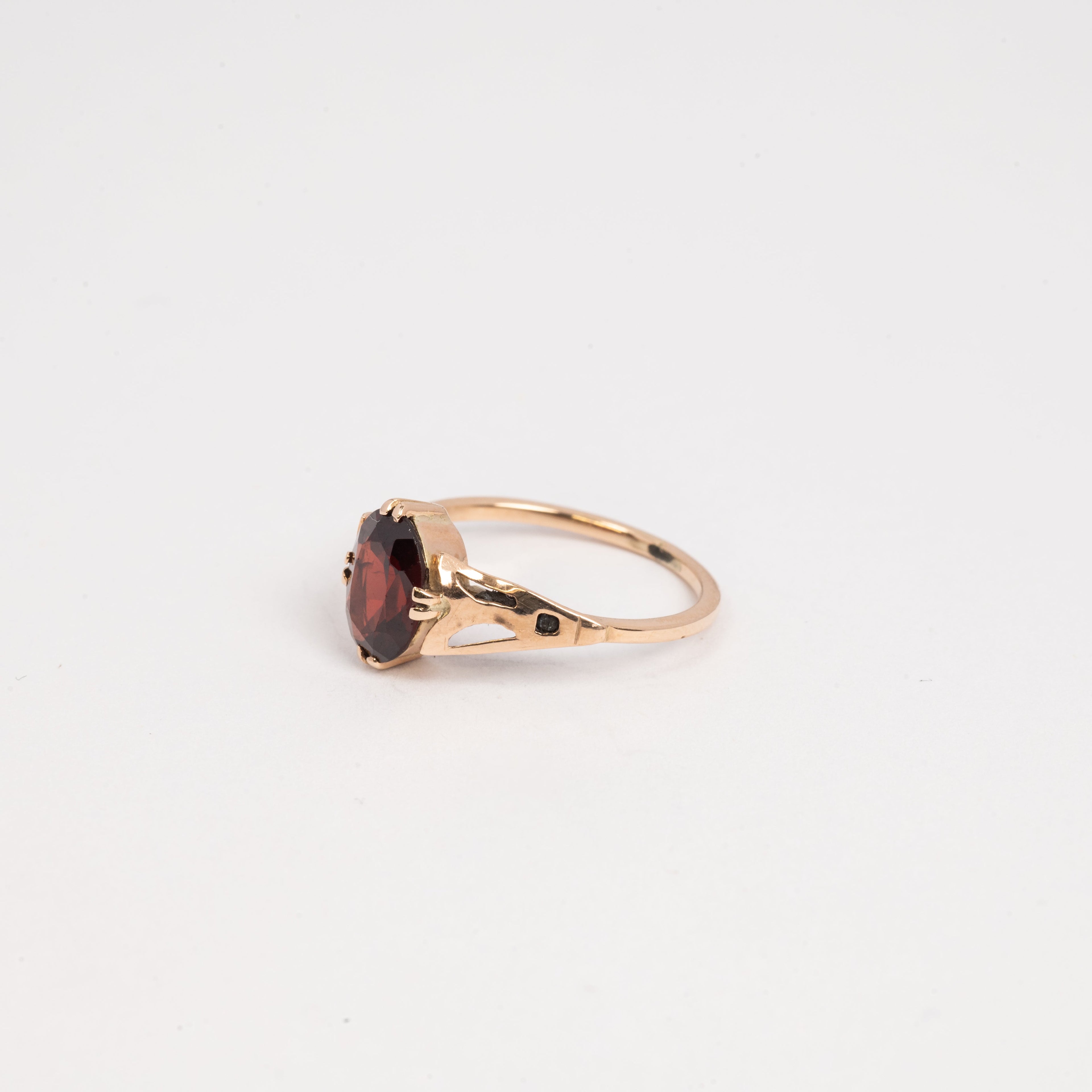 Ladies Solitaire Garnet Ring
