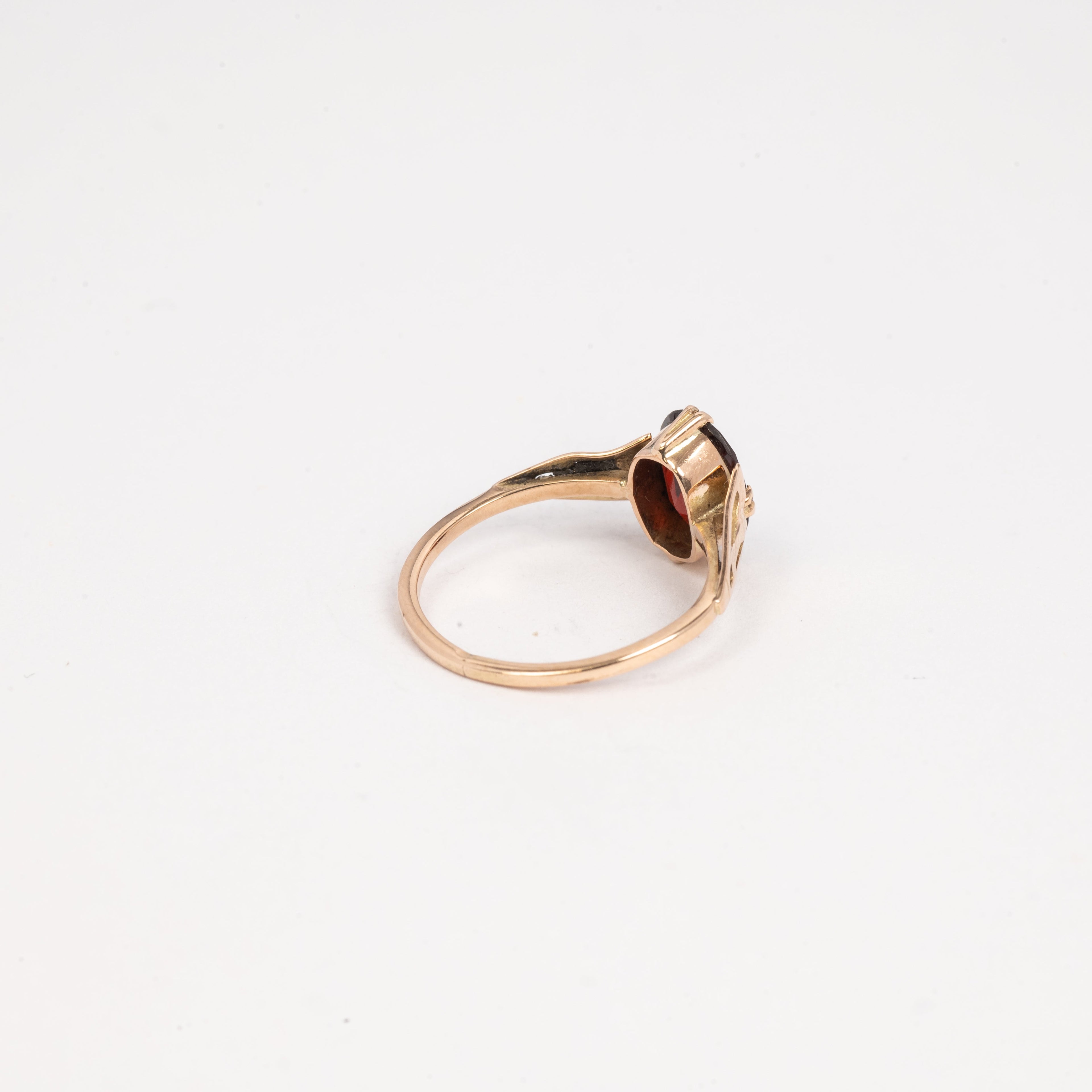 Ladies Solitaire Garnet Ring
