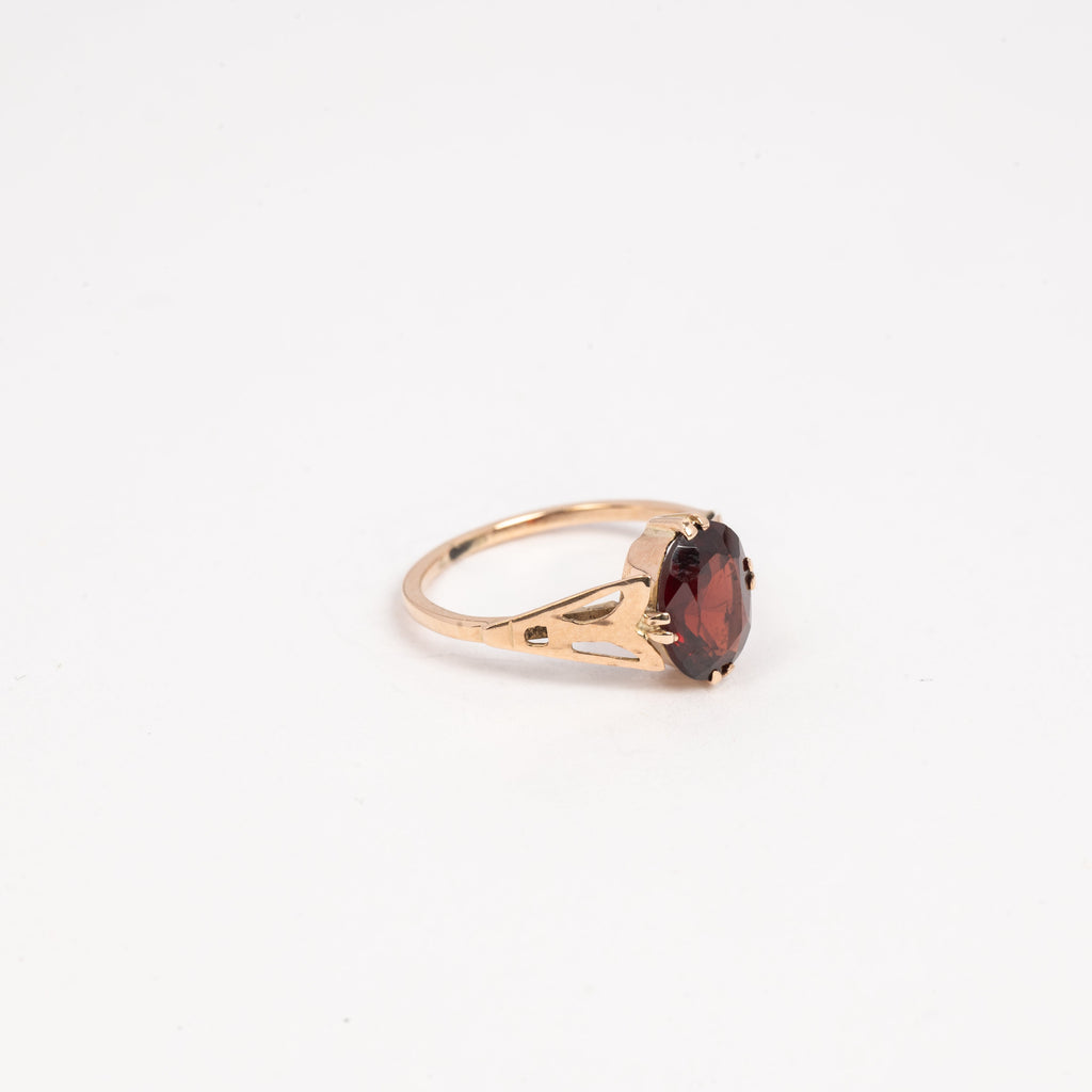 Ladies Solitaire Garnet Ring