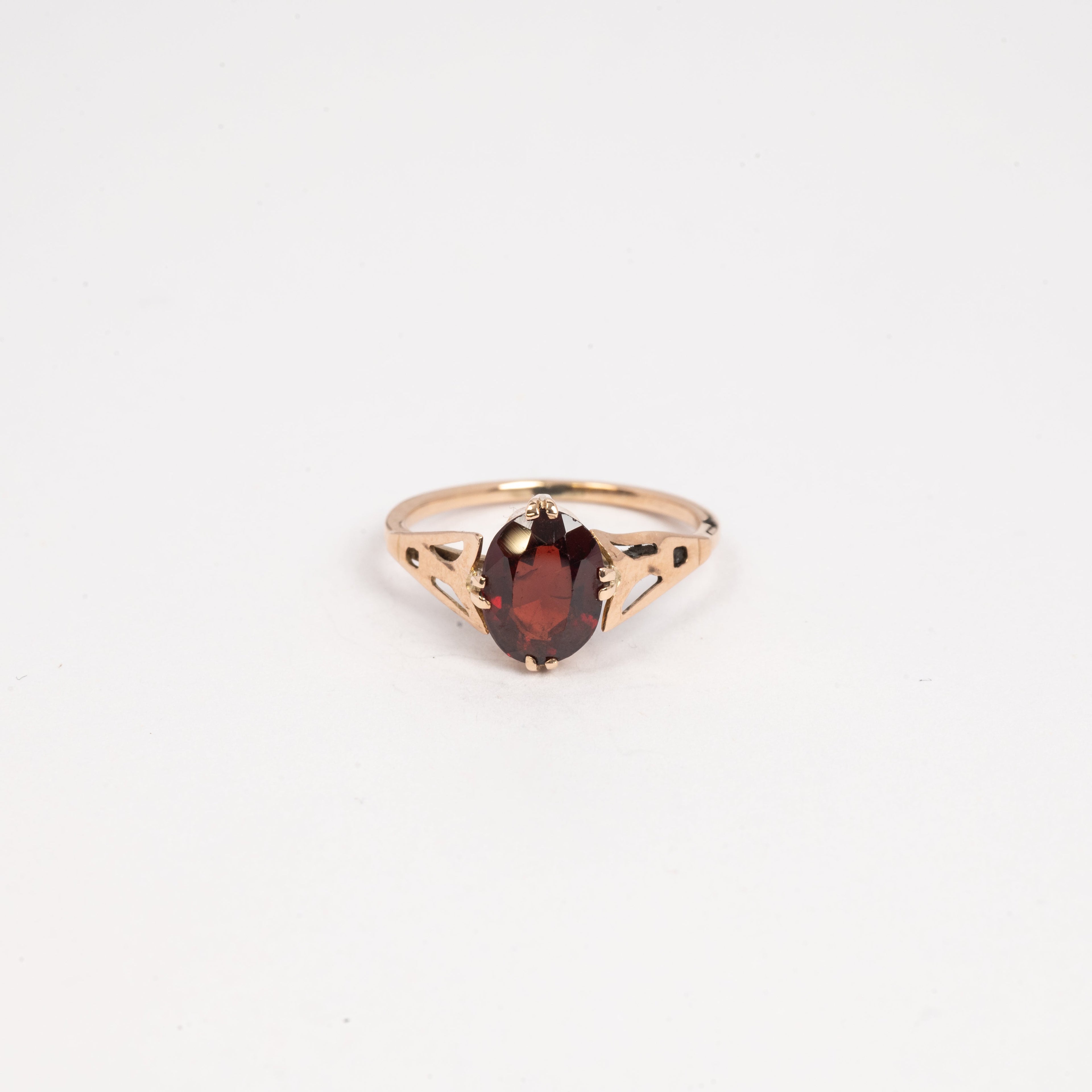 Ladies Solitaire Garnet Ring