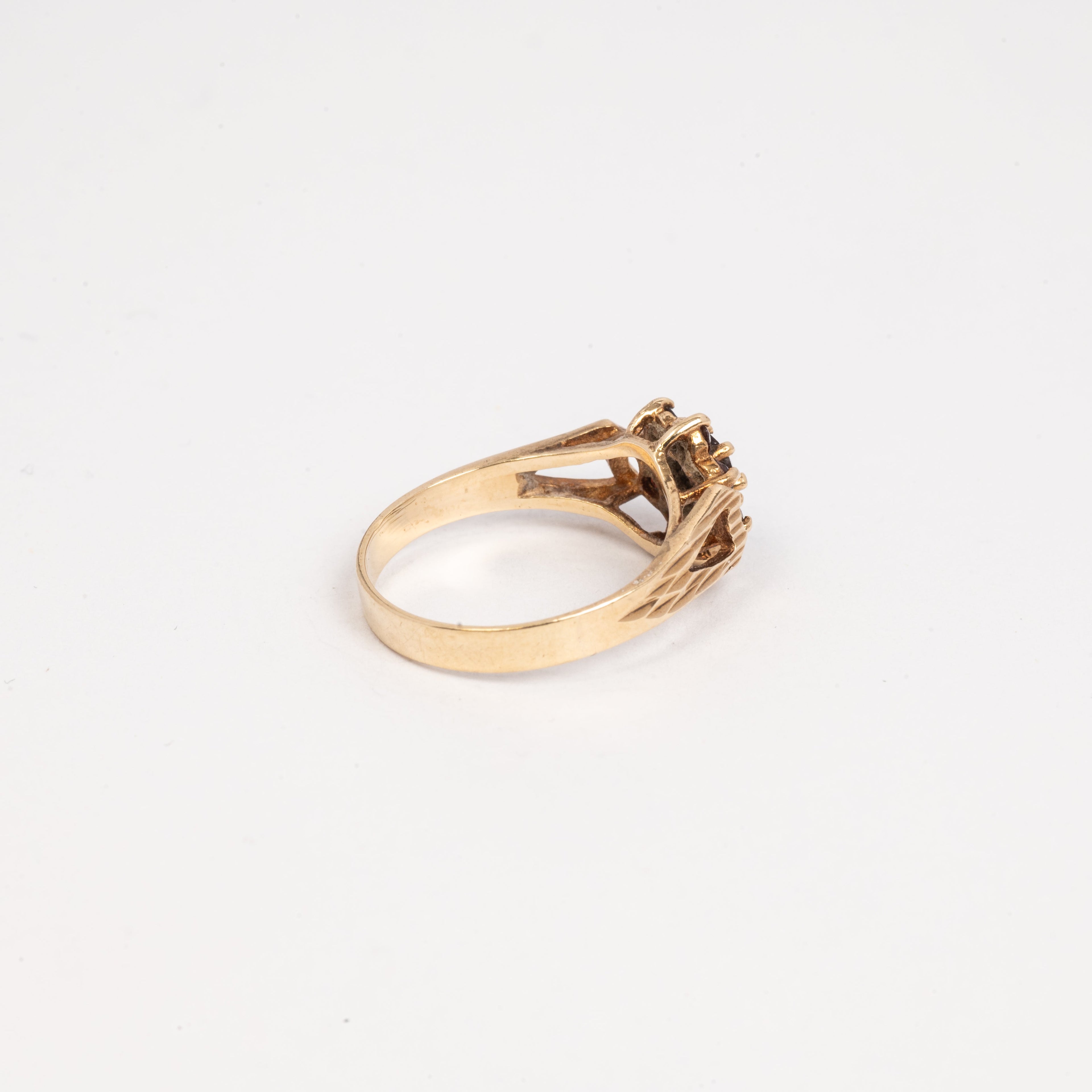 Ladies Garnet Flower Ring