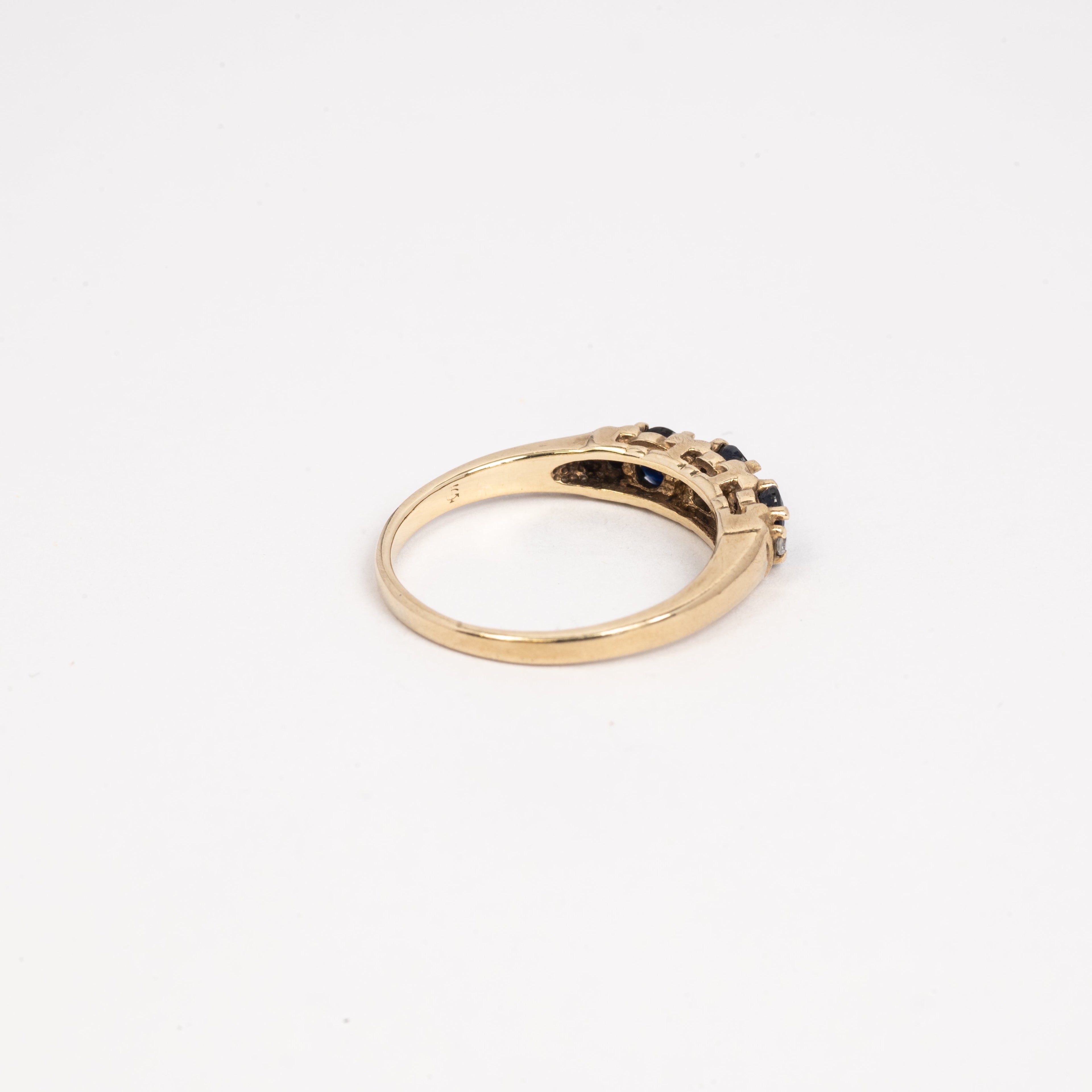 Ladies Sapphire & Diamond Ring