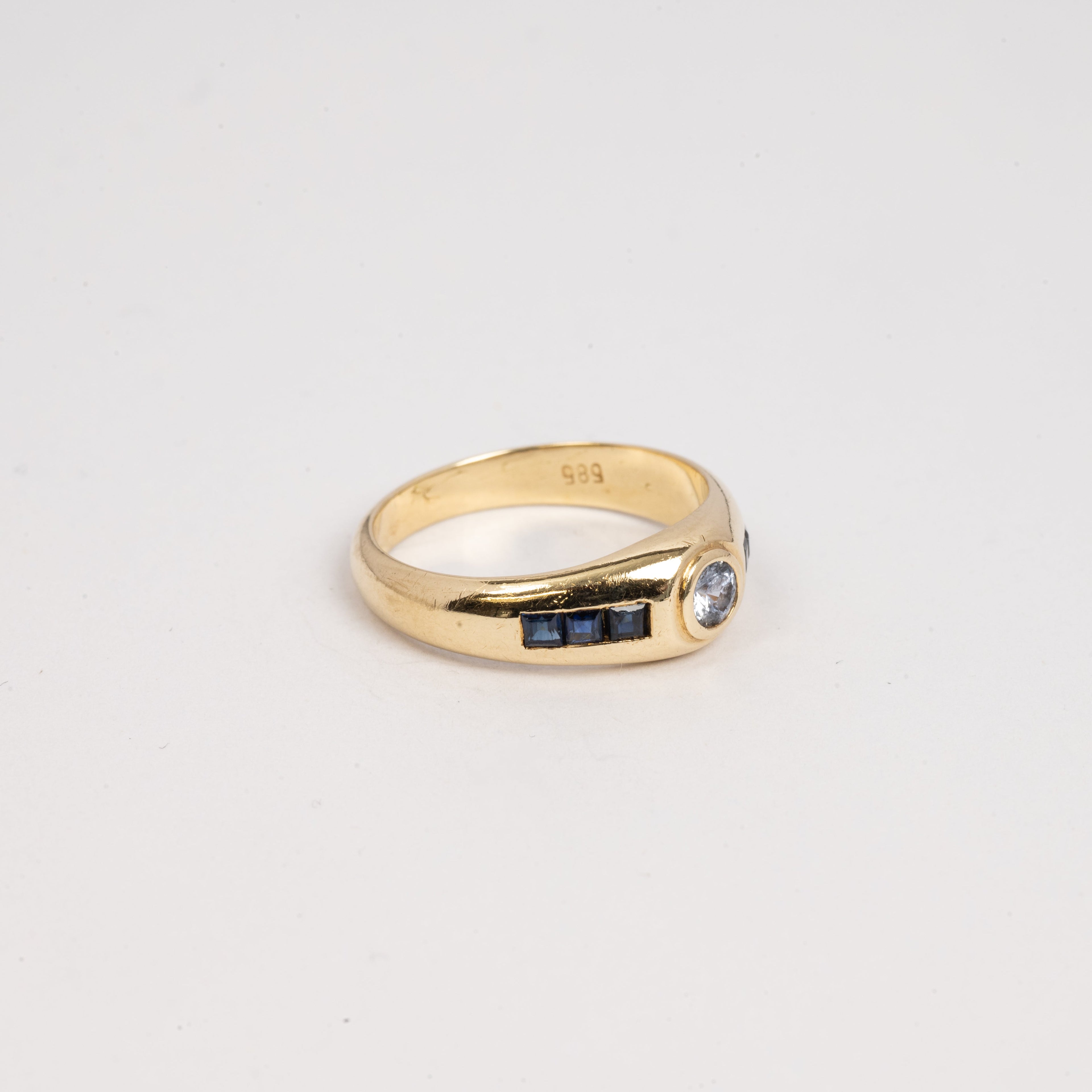 Ladies Sapphire Ring