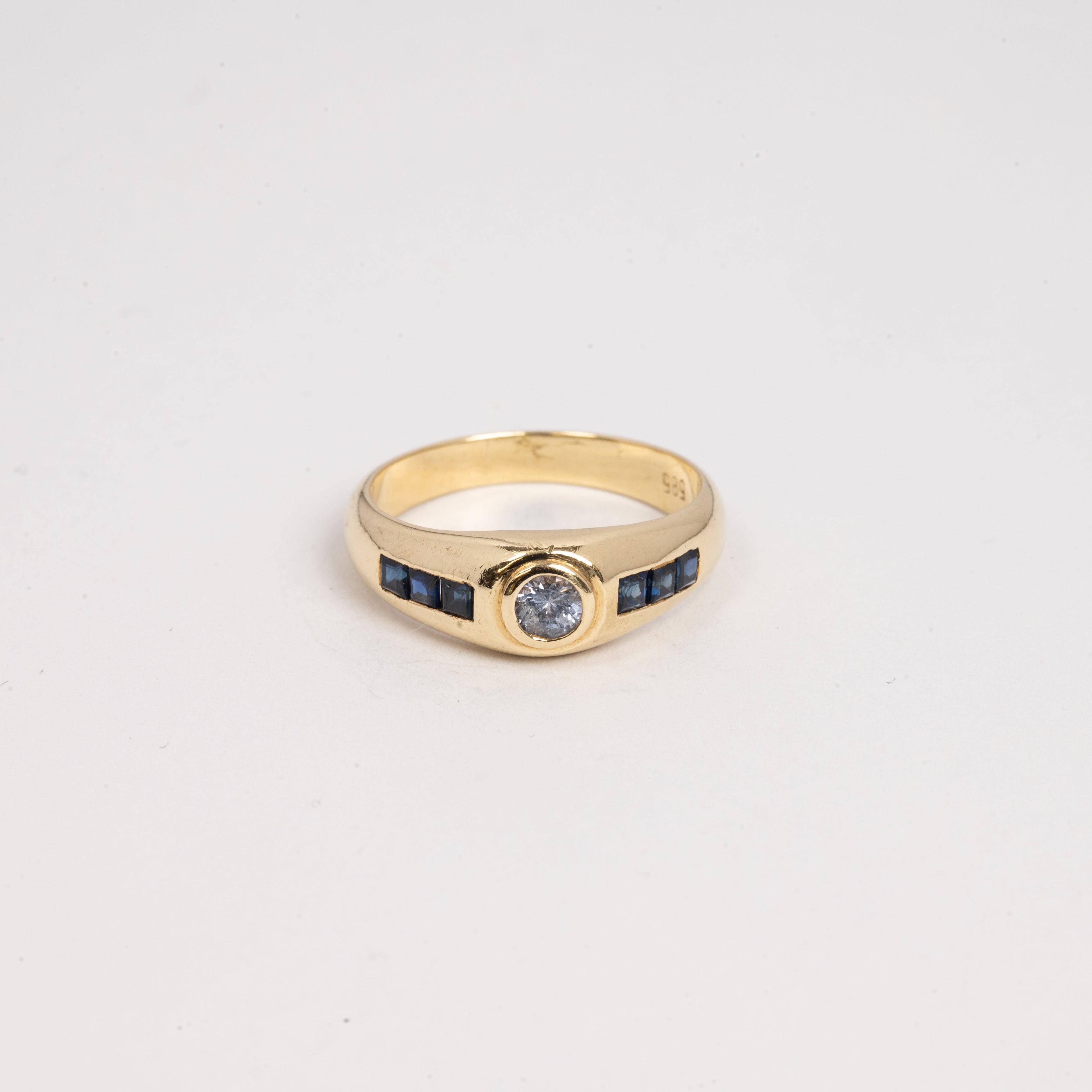 Ladies Sapphire Ring