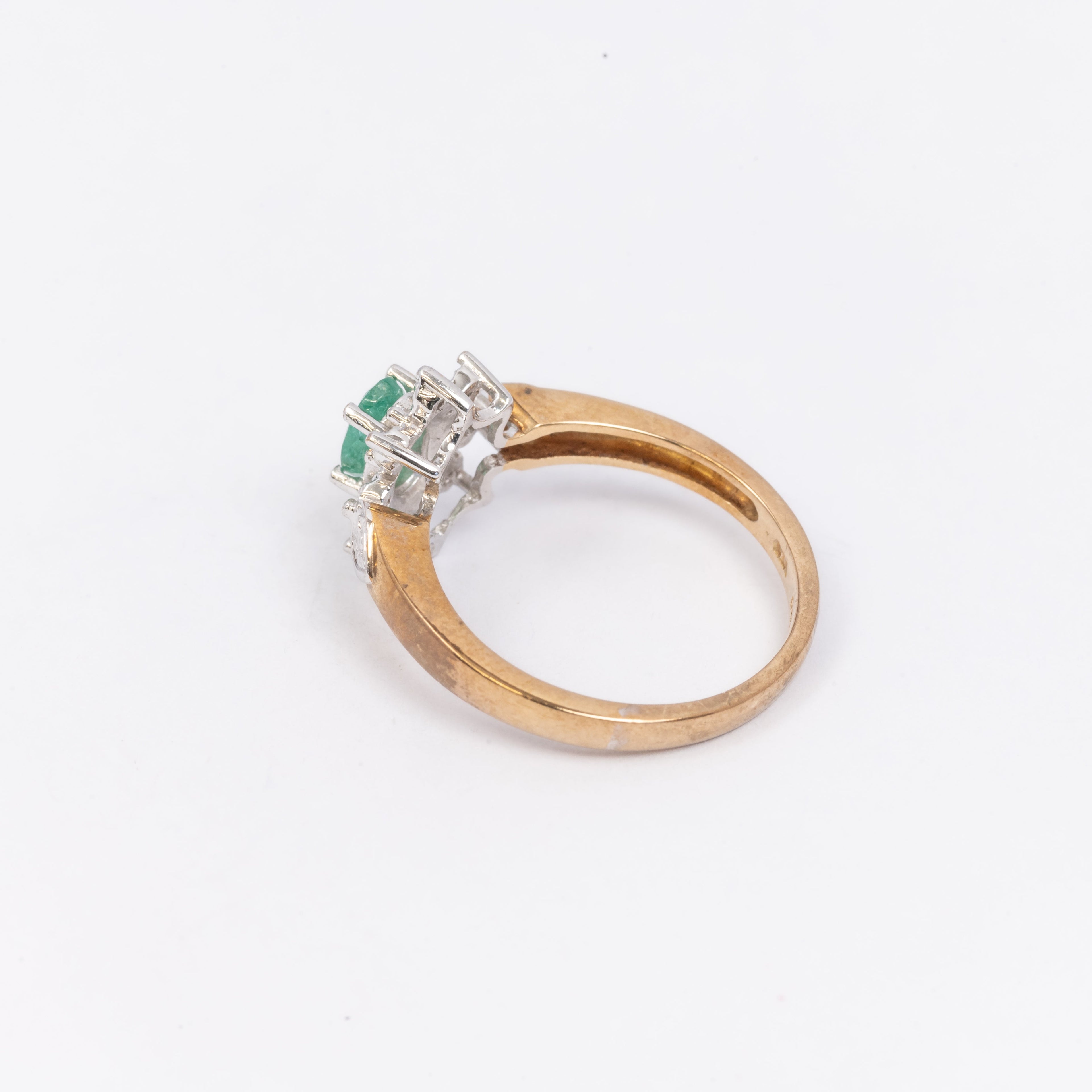 Ladies Emerald & Diamond Ring